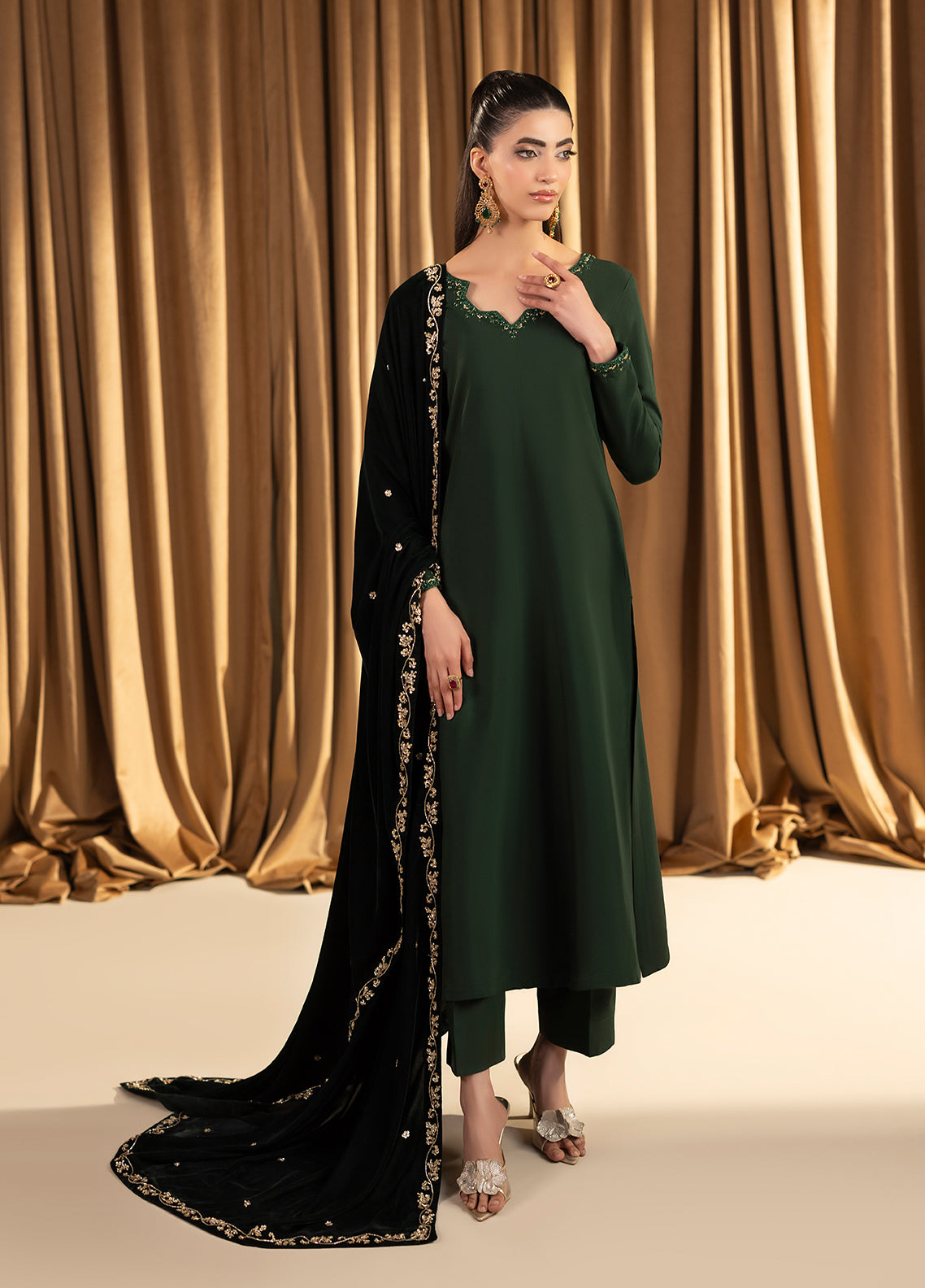 Noir by Mavie Pret Luxury Velvet Empress - Festive Collection