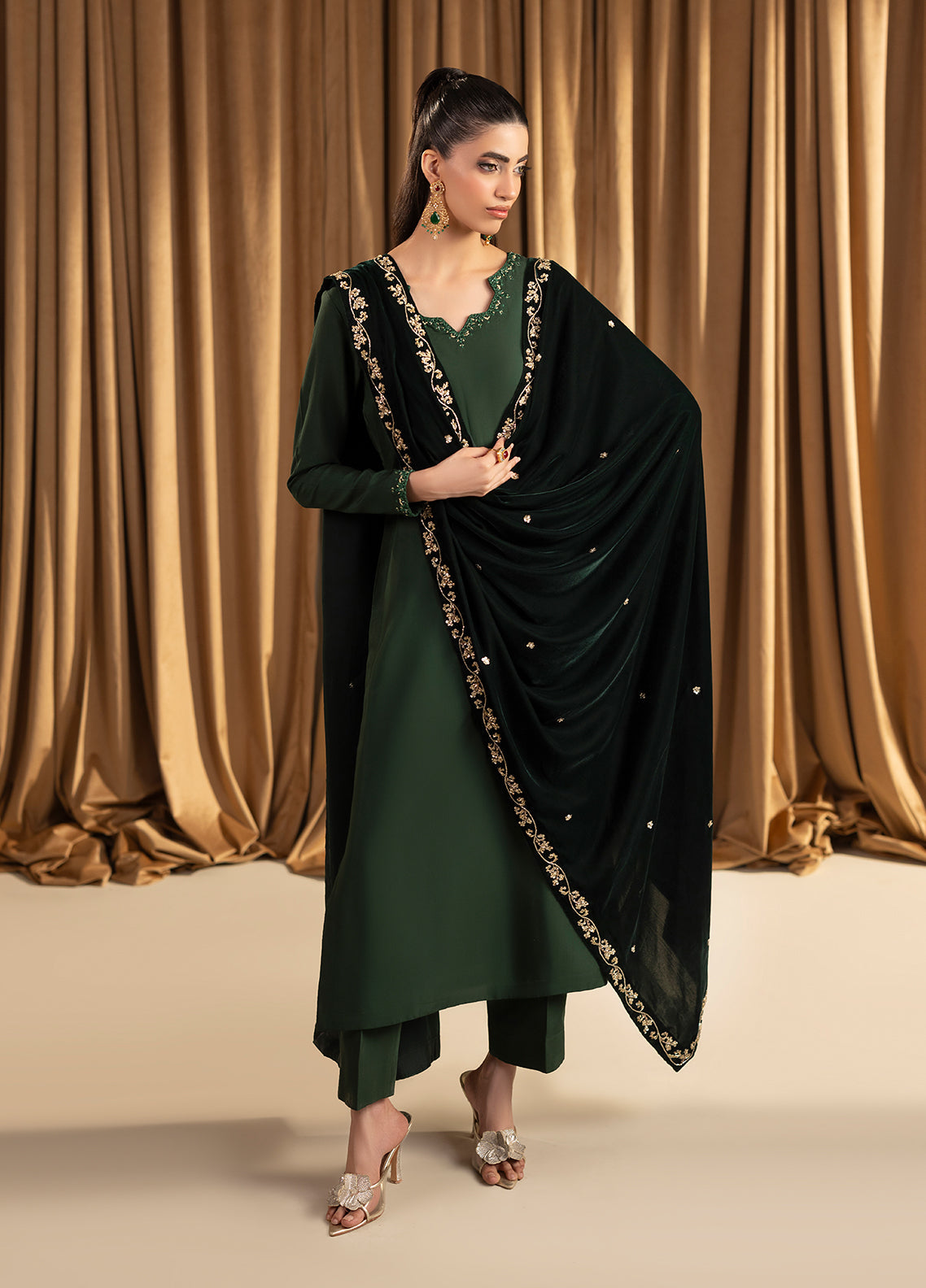 Noir by Mavie Pret Luxury Velvet Empress - Festive Collection