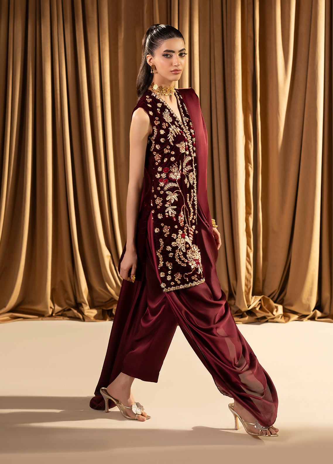 Noir by Mavie Pret Luxury Velvet Arden - Festive Collection