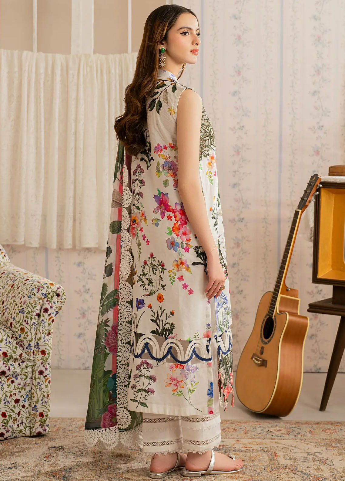 Asifa and Nabeel Embroidered Lawn Suits Unstitched 3 Piece MSLV25-16 Mahgul