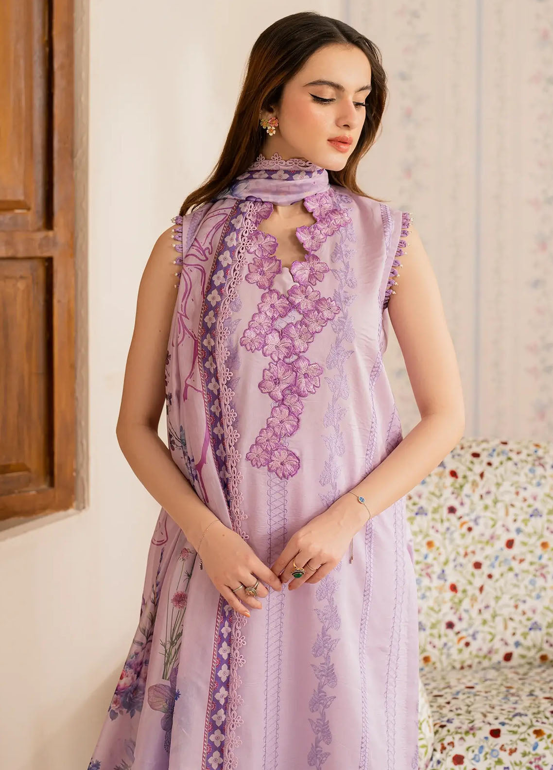 Asifa and Nabeel Embroidered Lawn Suits Unstitched 3 Piece MSLV25-17 Faakhta