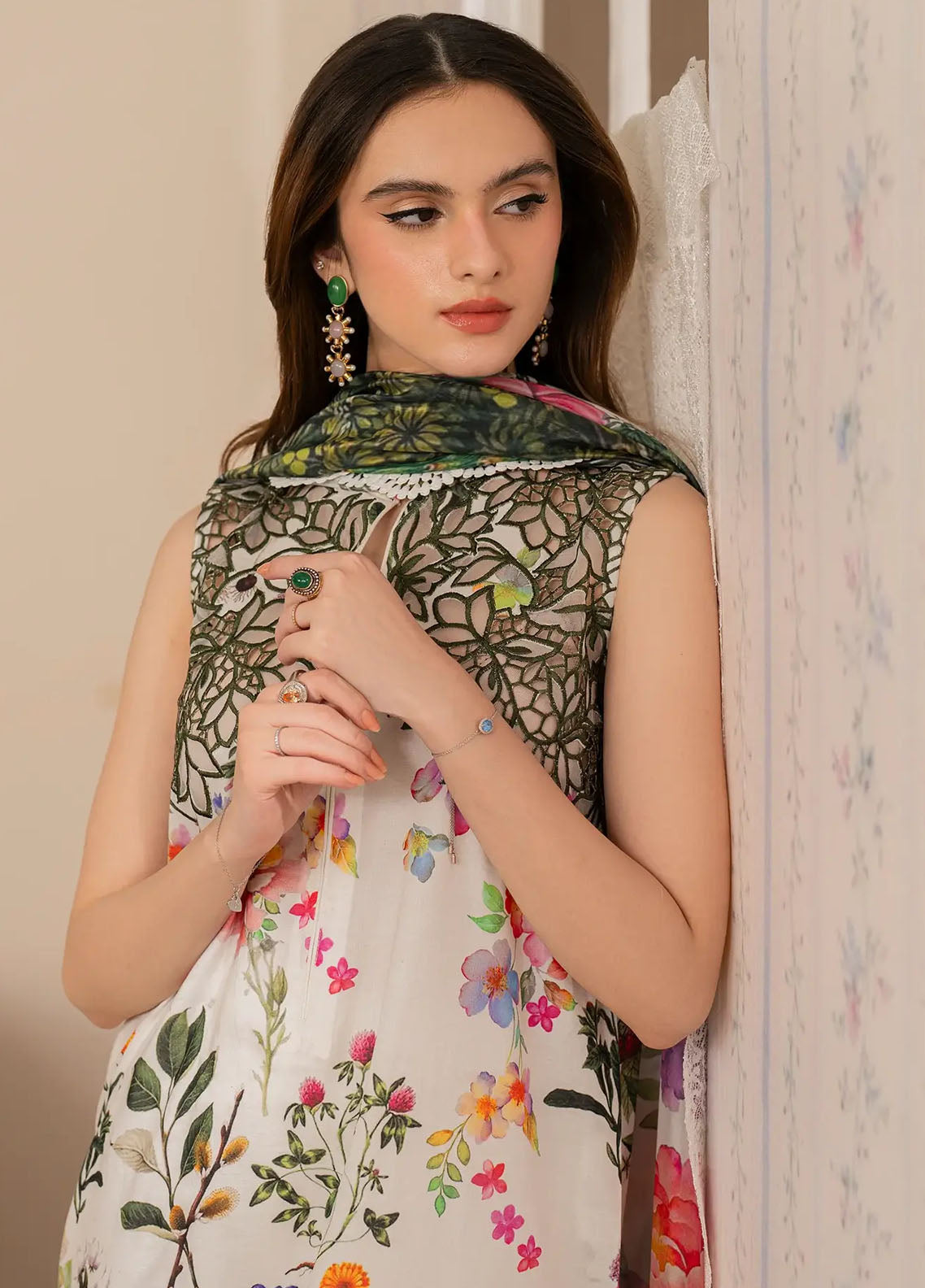 Asifa and Nabeel Embroidered Lawn Suits Unstitched 3 Piece MSLV25-16 Mahgul