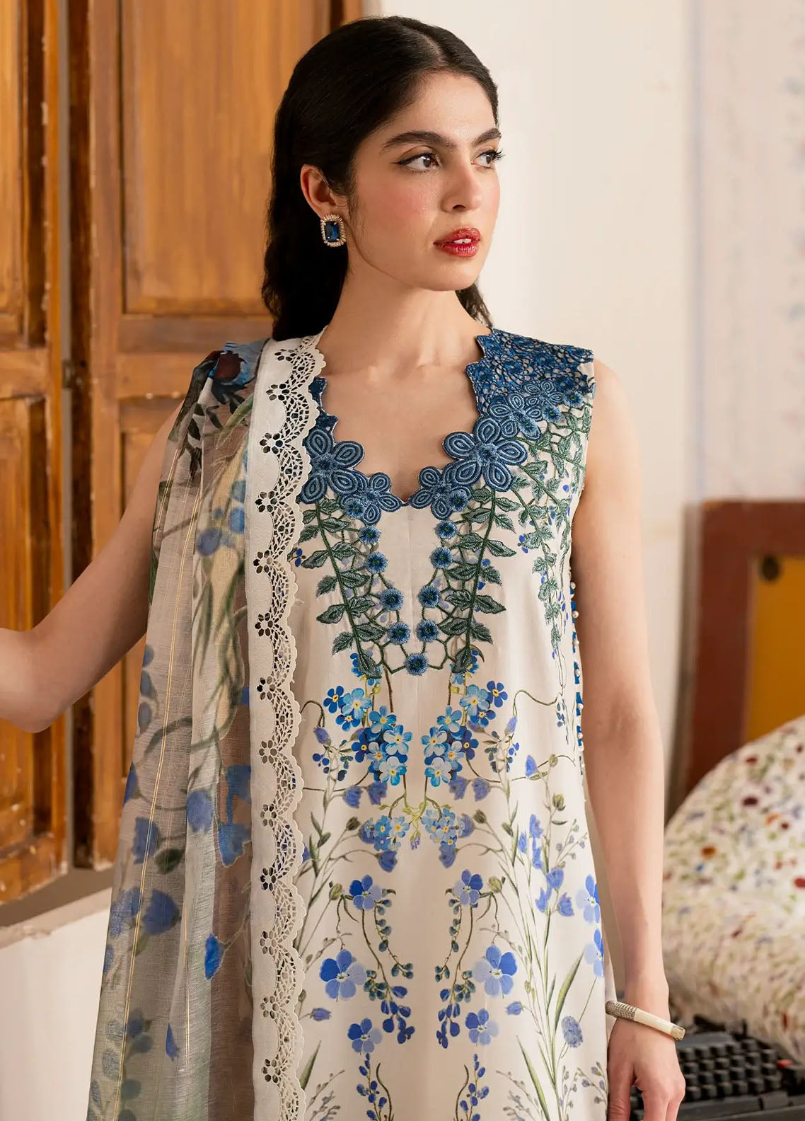 Asifa and Nabeel Embroidered Lawn Suits Unstitched 3 Piece MSLV25-13 Shabnam