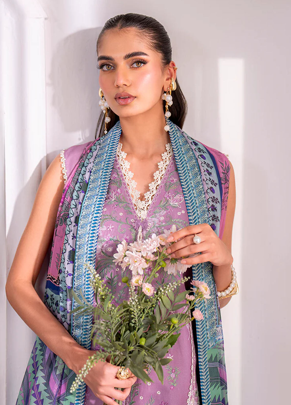 Aezel by Roheenaz Embroidered Cambric Suits Unstitched 3 Piece RNZ25AC D-04 A Laila