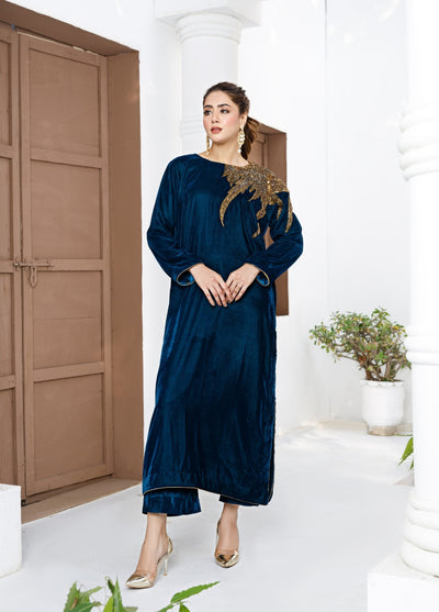 Anayra Amal Pret Embellished Velvet 2 Piece Suit Falak