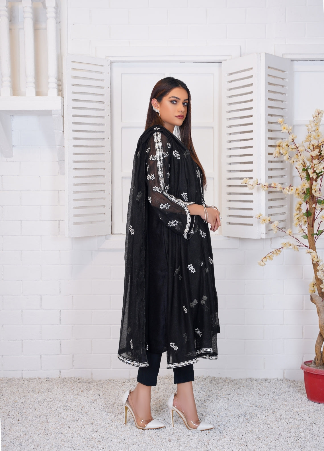 Anayra Amal Pret Embroidered Khaadi Net 3 Piece Suit Diya