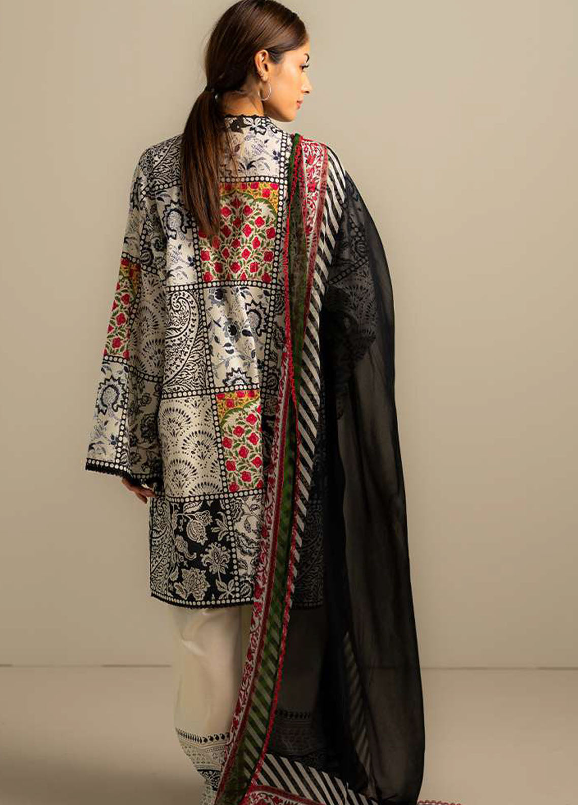 Coco Prints by Zara Shahjahan Printed Lawn Suits Unstitched 3 Piece CZS25PS D-08 B Elra