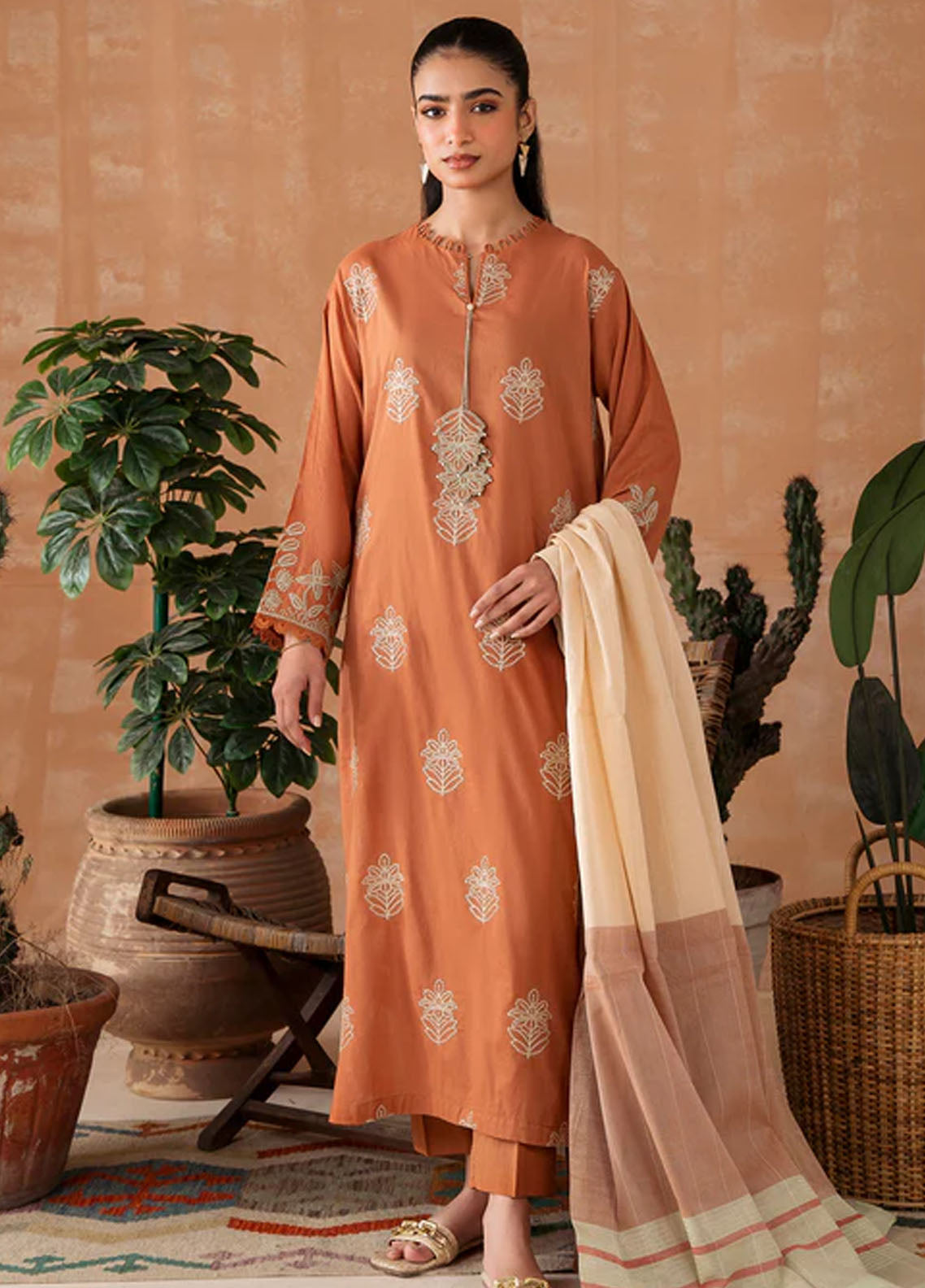 Declare Pret Embroidered Lawn 2 Piece Suit P1053