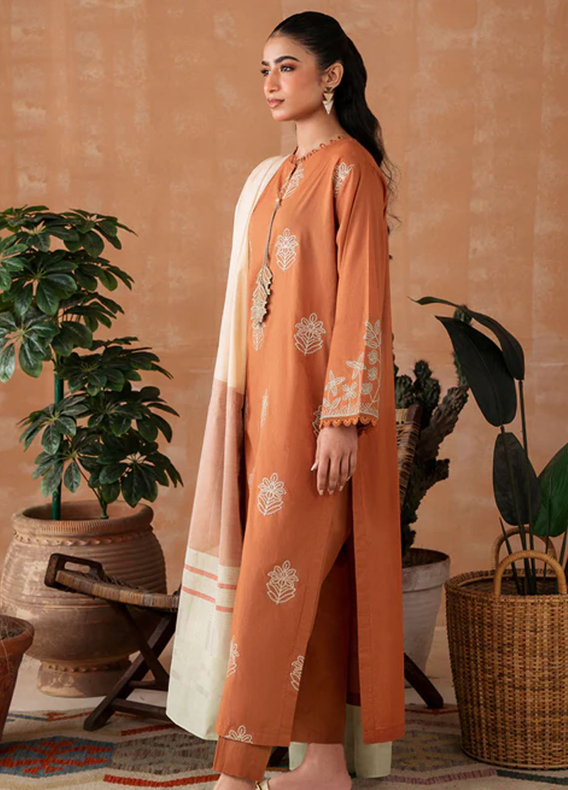 Declare Pret Embroidered Lawn 2 Piece Suit P1053