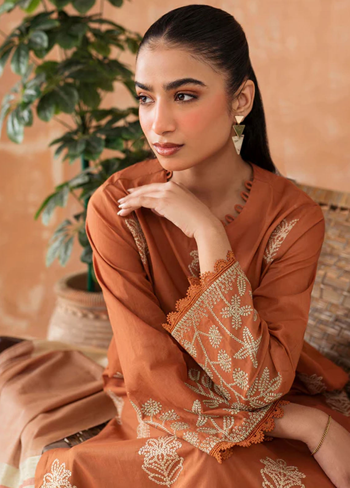 Declare Pret Embroidered Lawn 2 Piece Suit P1053