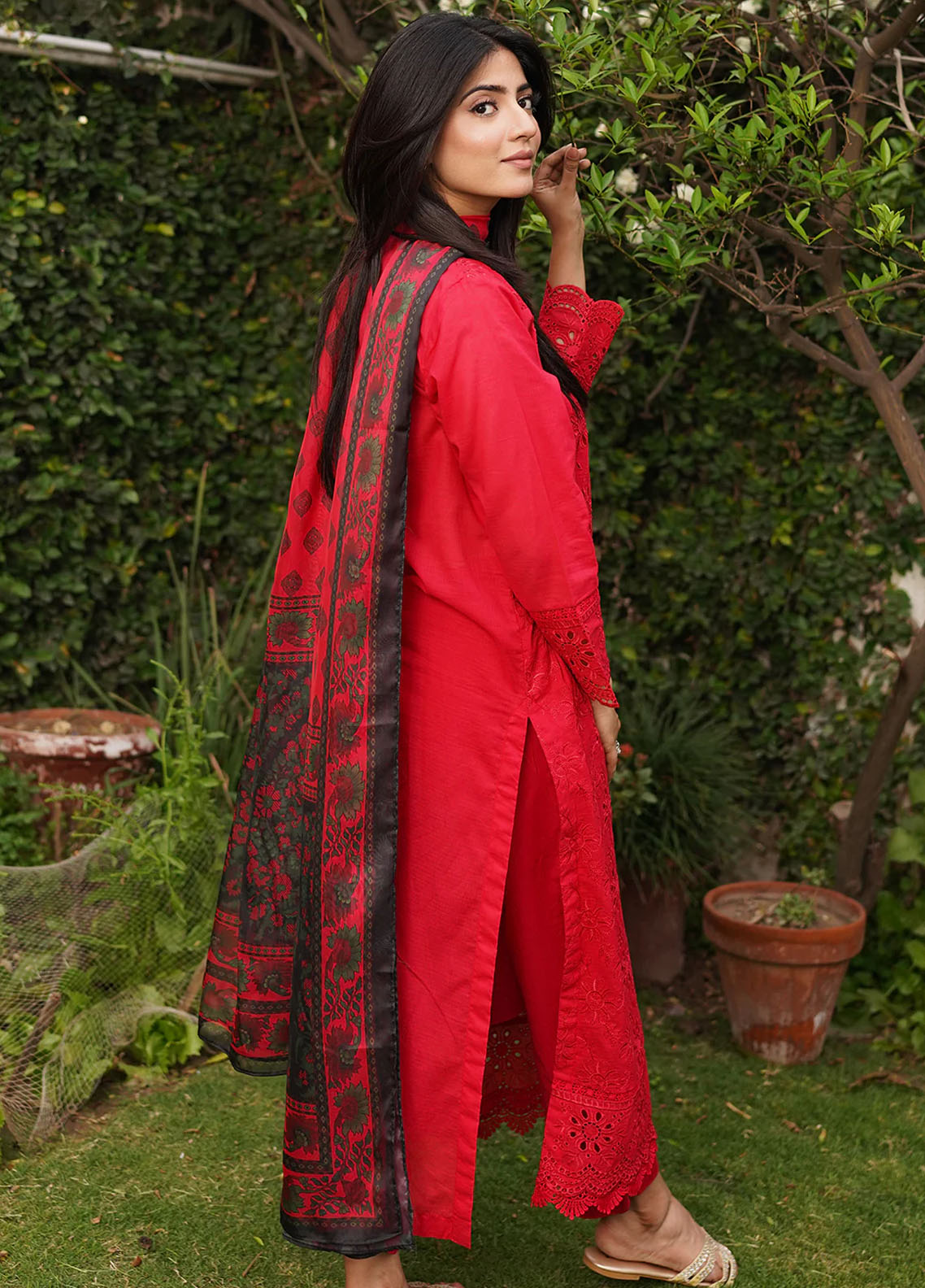 Declare Pret Embroidered Lawn 2 Piece Suit P1070