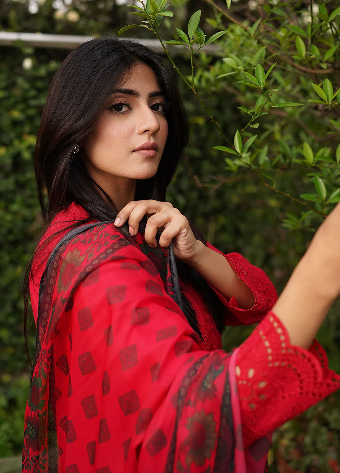 Declare Pret Embroidered Lawn 2 Piece Suit P1070