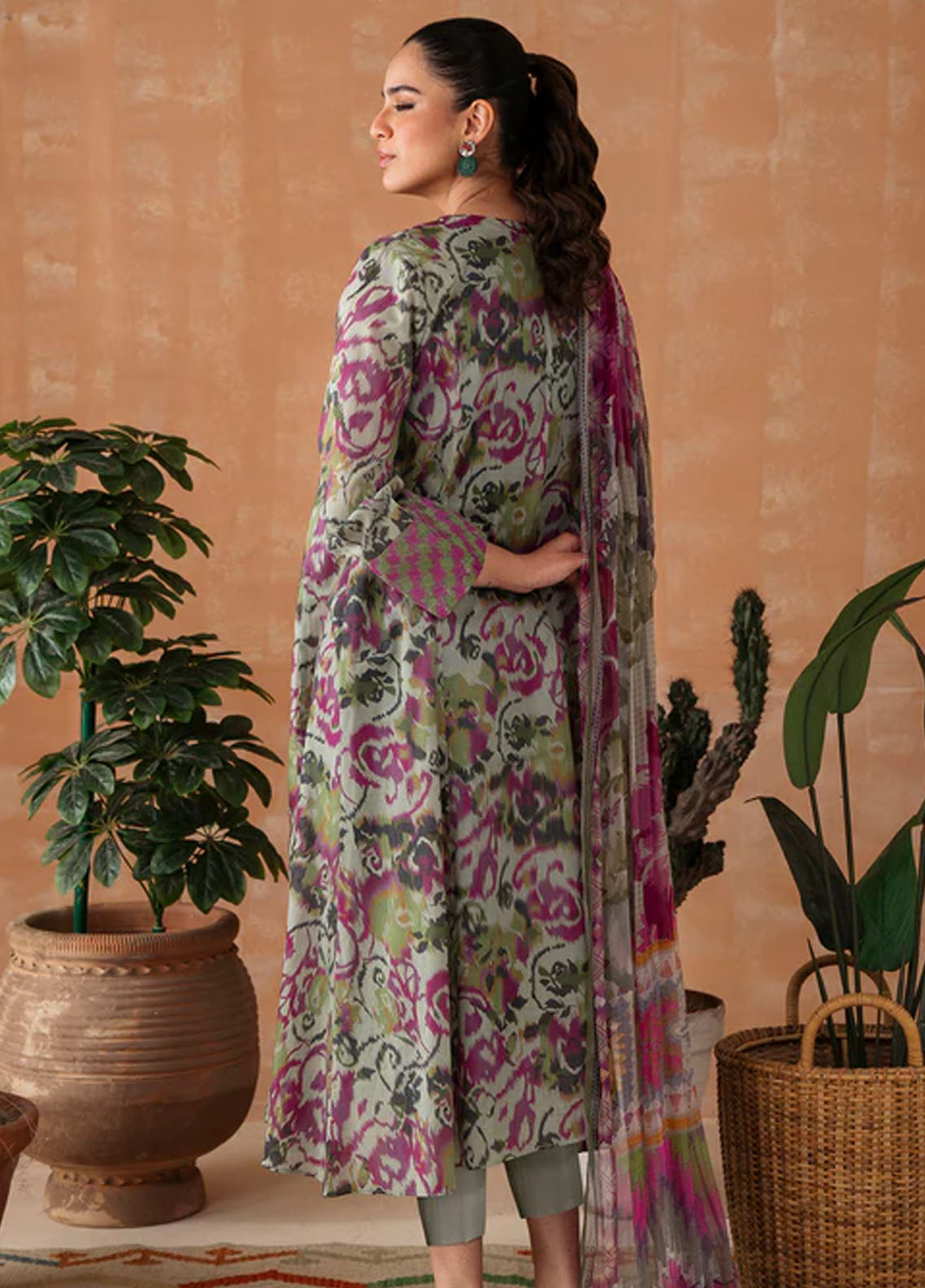 Declare Pret Embroidered Lawn 2 Piece Suit P1114