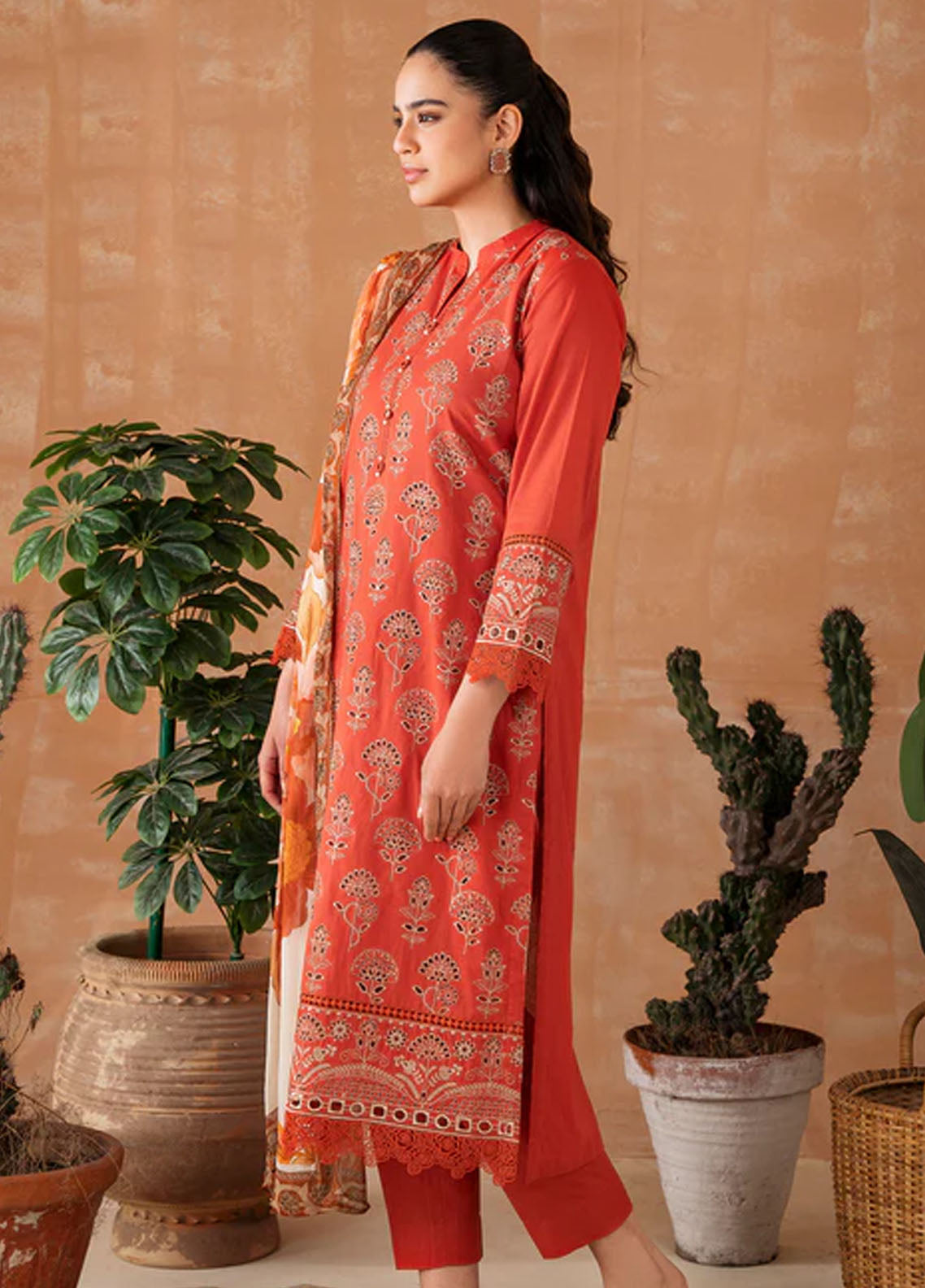 Declare Pret Embroidered Lawn 3 Piece Suit P1067