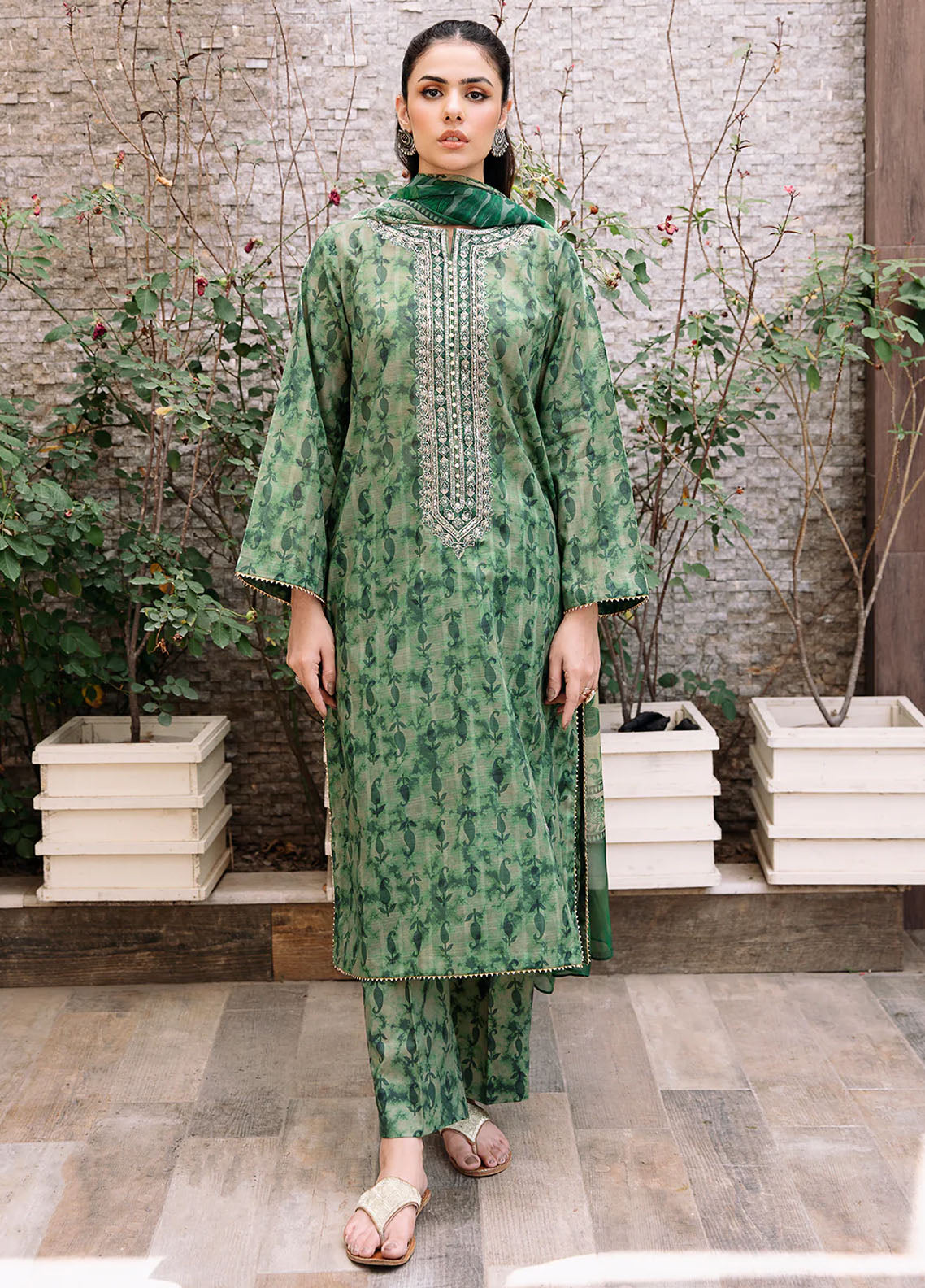 Declare Pret Embroidered Lawn 3 Piece Suit P1096A