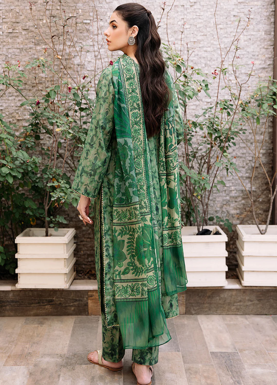 Declare Pret Embroidered Lawn 3 Piece Suit P1096A