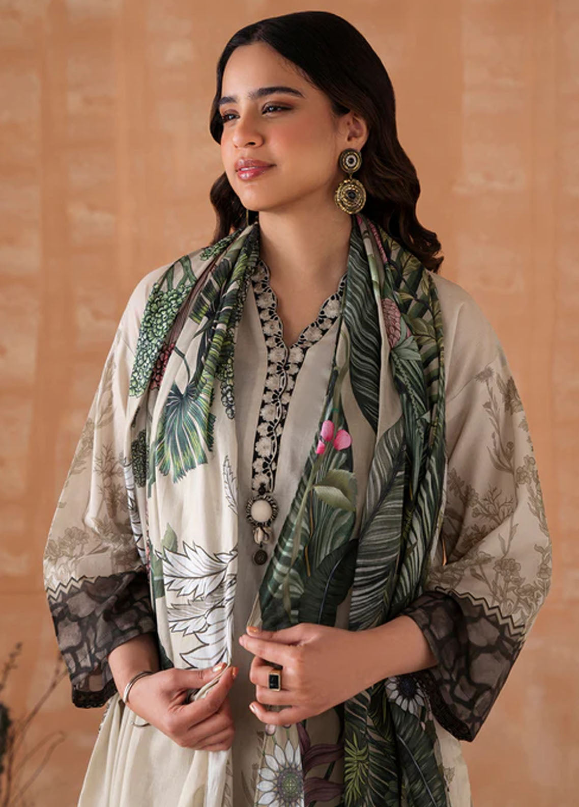 Declare Pret Embroidered Lawn 3 Piece Suit P1115