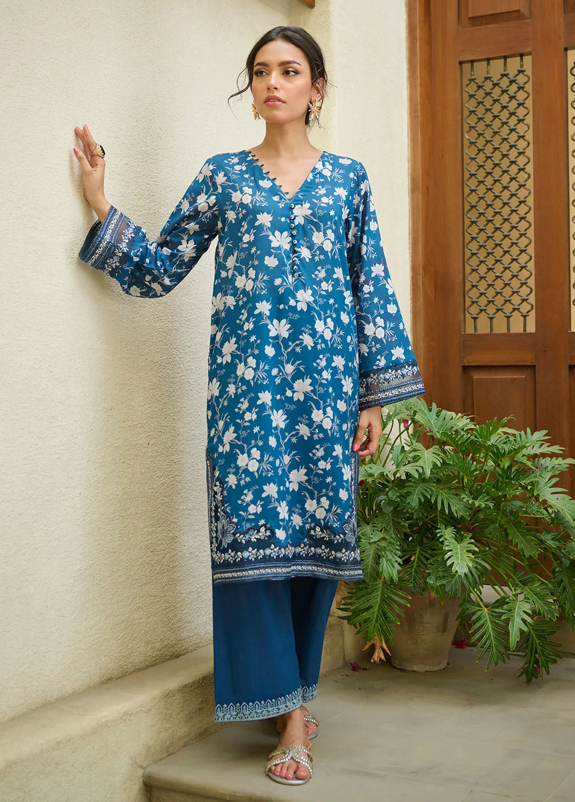 Dhanak Pret Embroidered Lawn 2 Piece Suit DC-2184 BLUE