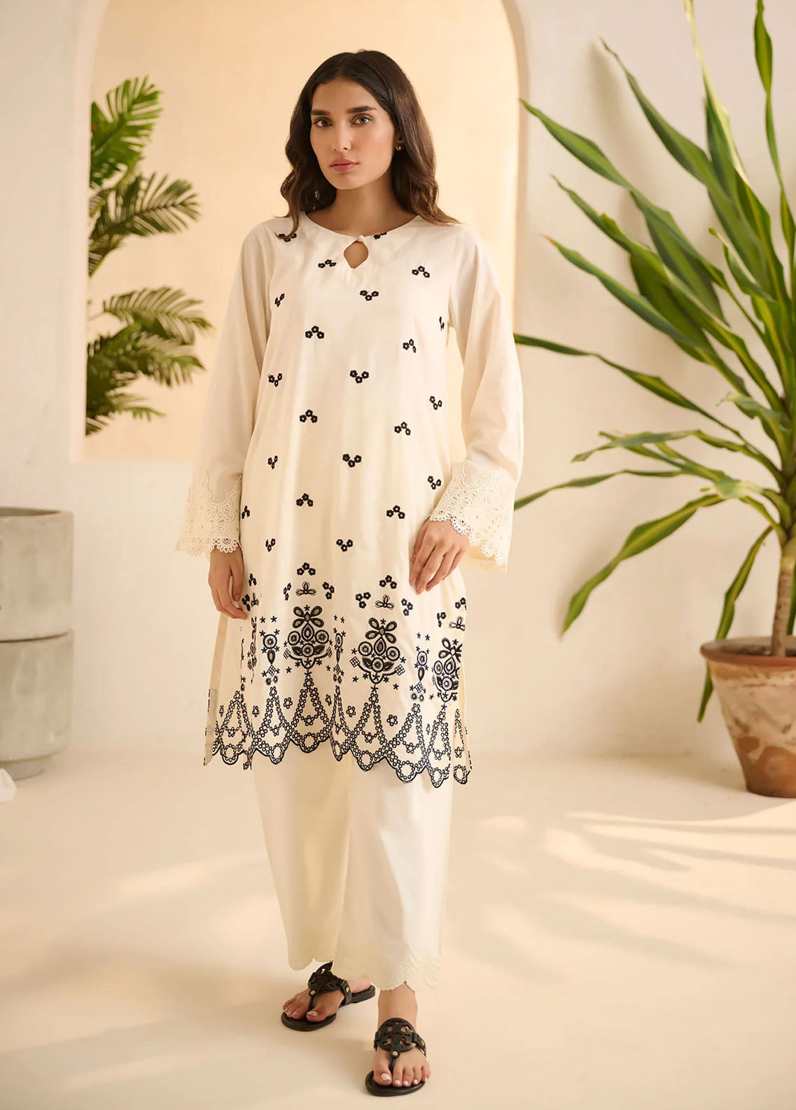 Dhanak Pret Embroidered Lawn Kurti DHK23BW DC-0508 White