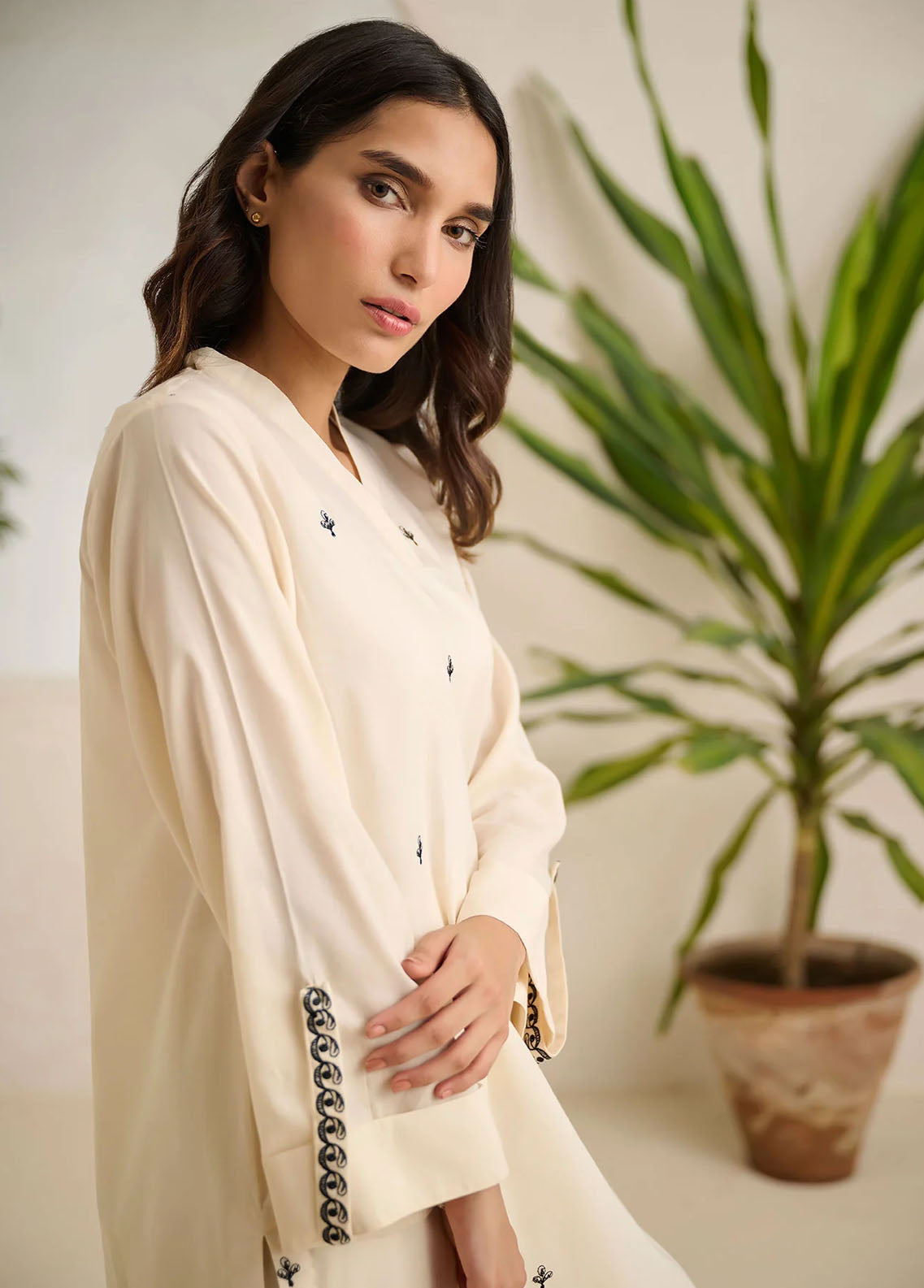 Dhanak Pret Embroidered Lawn Kurti DHK23BW DC-0510 White