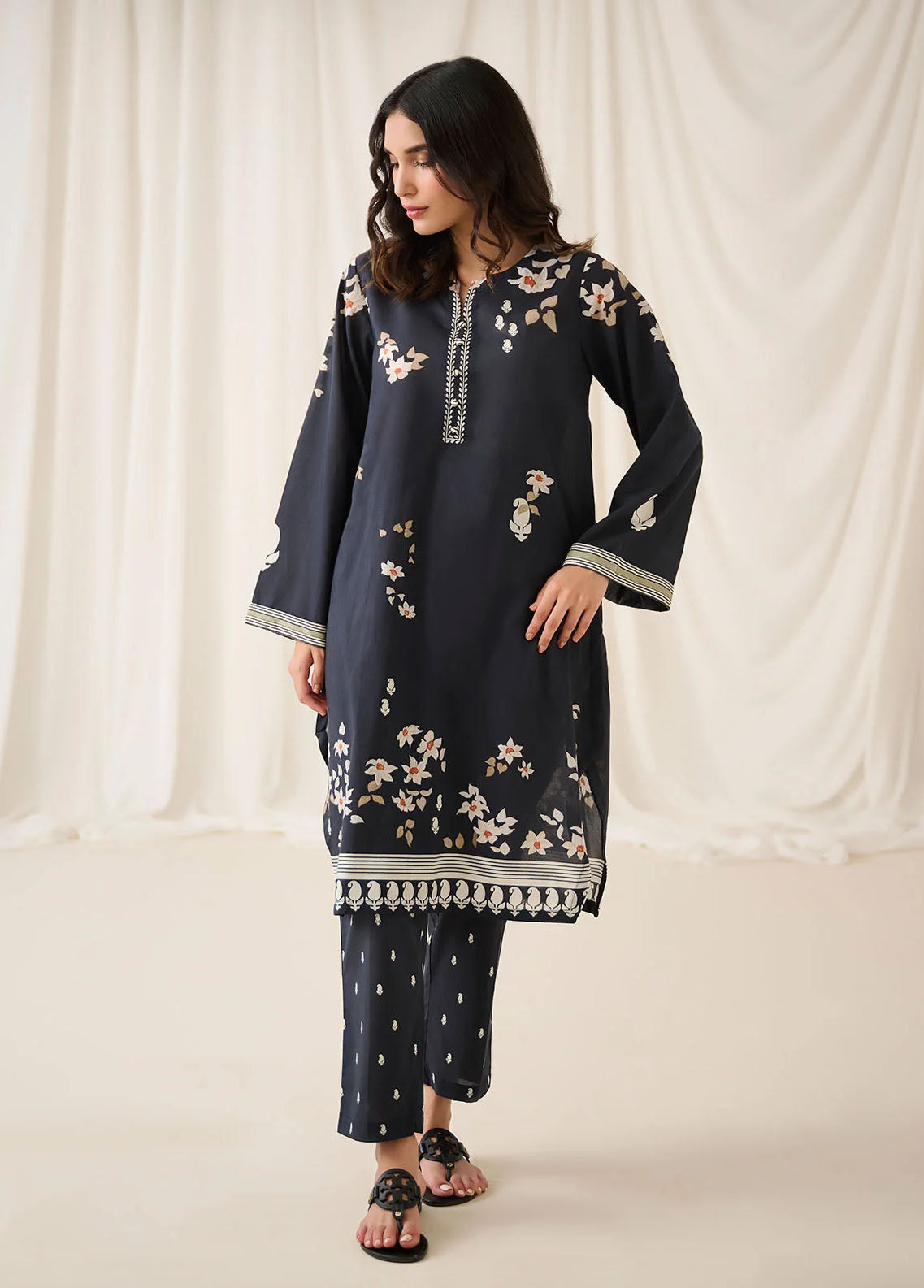 Dhanak Pret Embroidered Lawn 2 Piece Suit DHK23BW DC-2190 BLACK