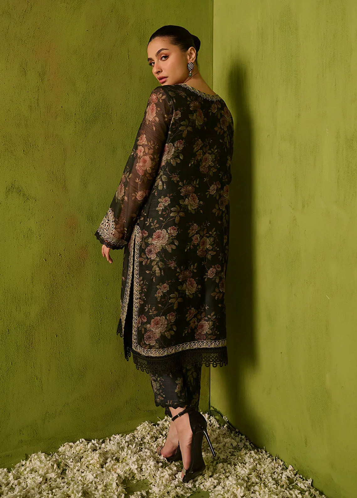 Dhanak Pret Embroidered Munar 2 Piece Suit SS24DA-2474