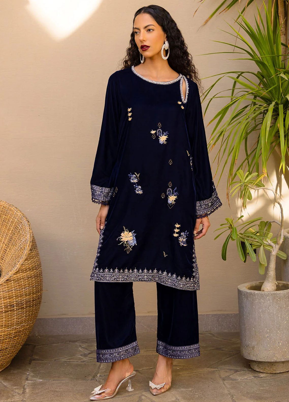 Dhanak Pret Embroidered Velvet 2 Piece Suit FW24DA-2615