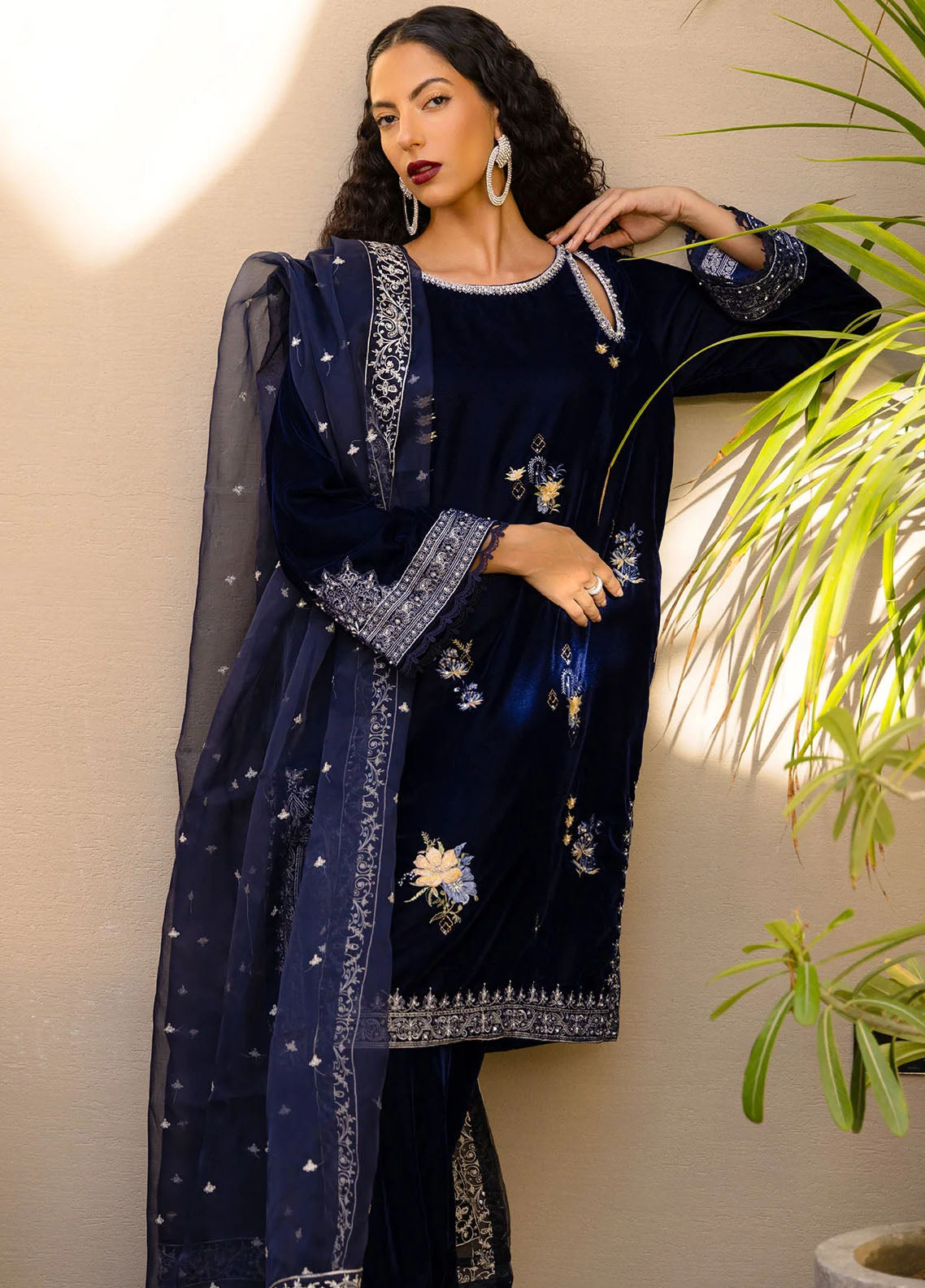 Dhanak Pret Embroidered Velvet 2 Piece Suit FW24DA-2615