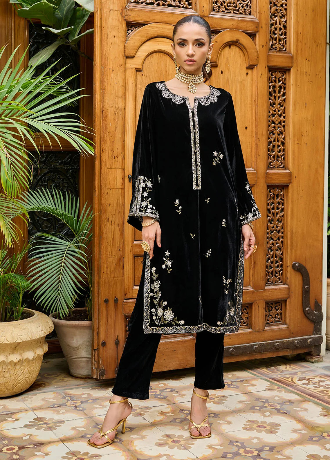 Dhanak Pret Embroidered Velvet Kurti DA-1865 BLACK