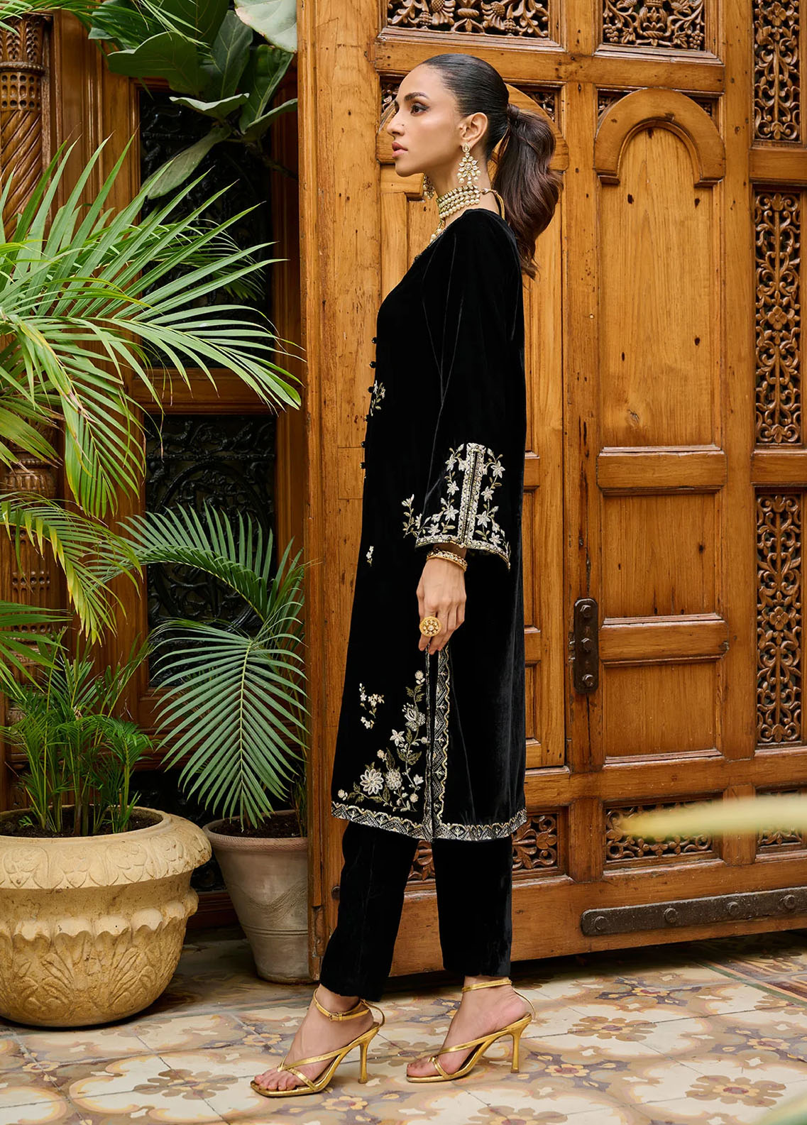 Dhanak Pret Embroidered Velvet Kurti DA-1865 BLACK