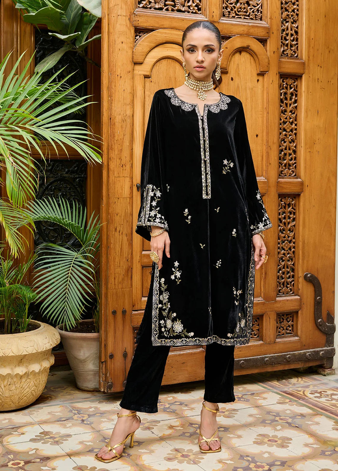 Dhanak Pret Embroidered Velvet Kurti DA-1865 BLACK