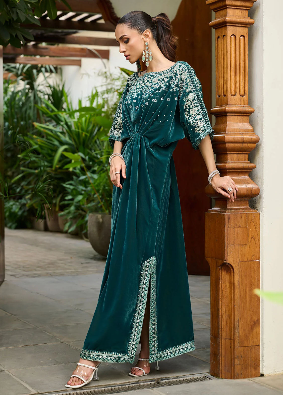 Dhanak Pret Embroidered Velvet Kaftan DA-1866 GREEN