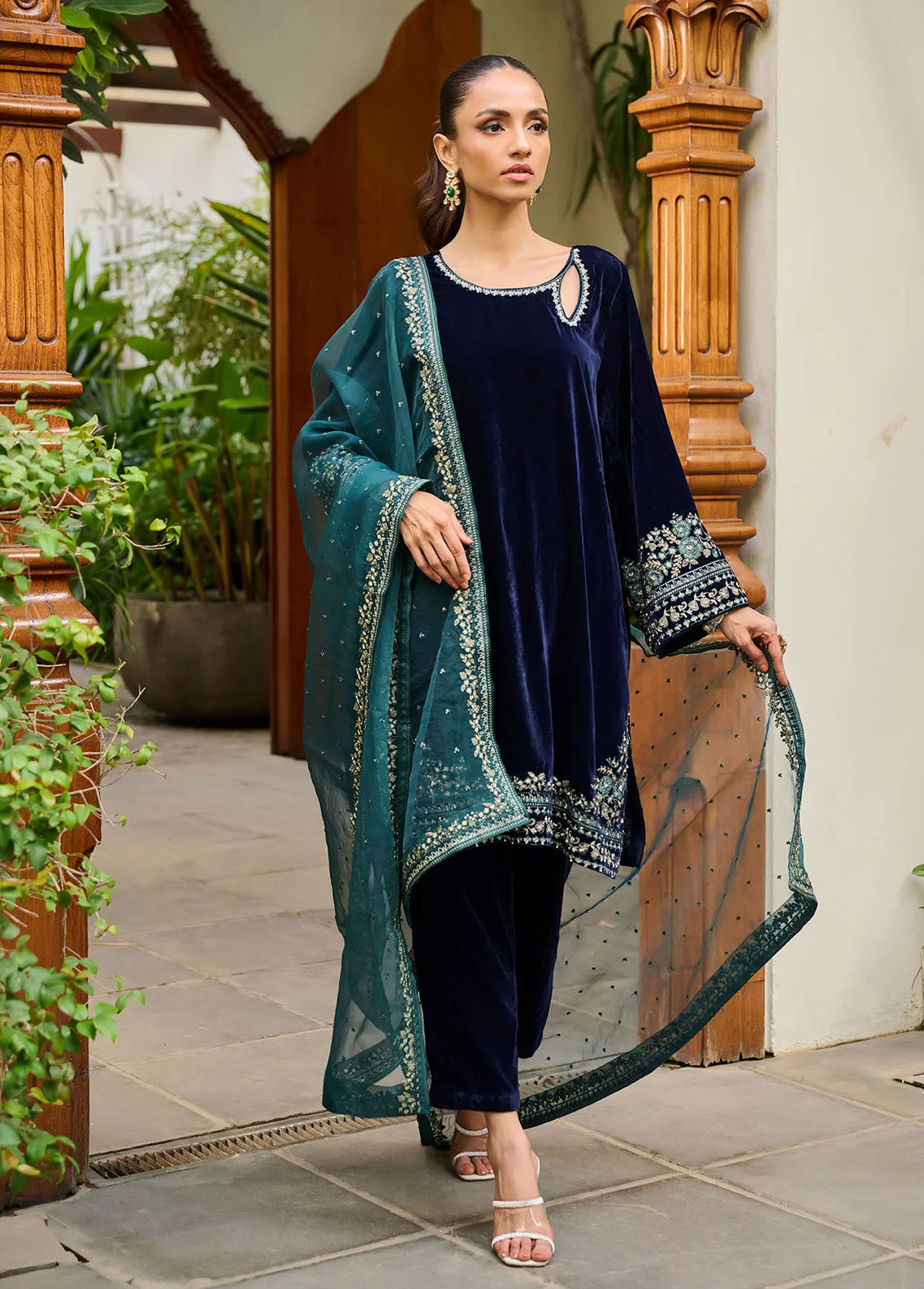 Dhanak Pret Embroidered Velvet 2 Piece Suit DA-2275 NAVY BLUE