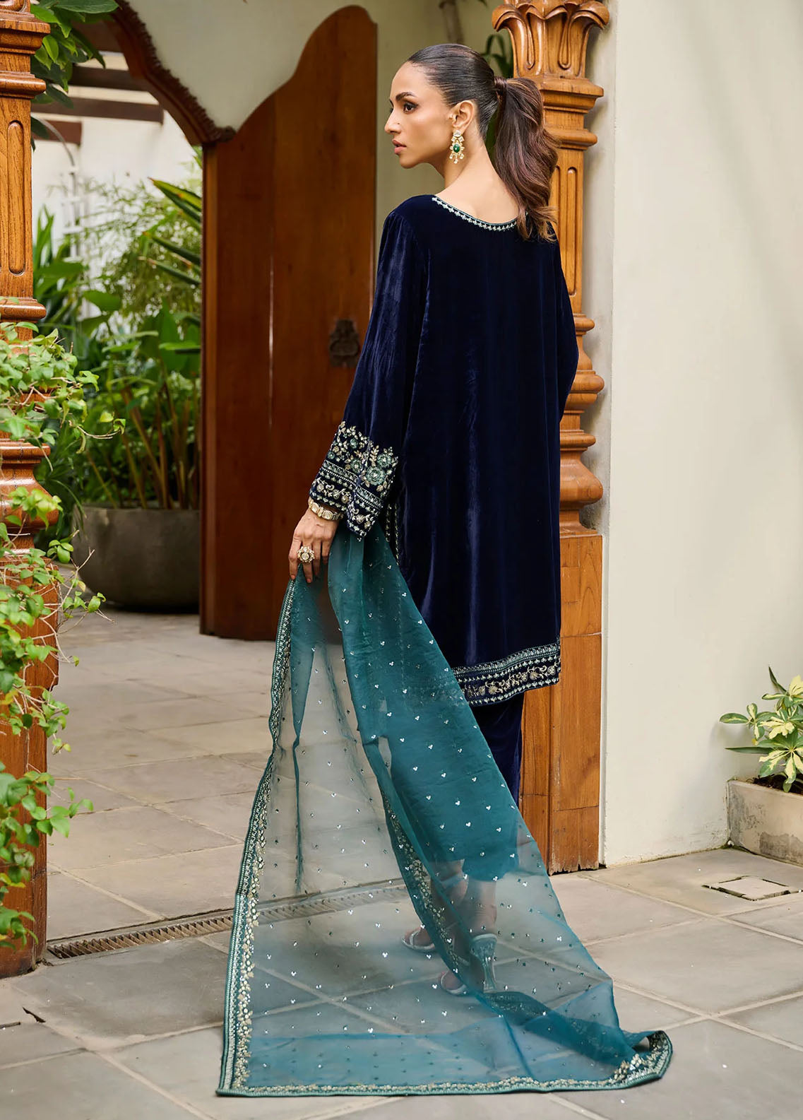 Dhanak Pret Embroidered Velvet 2 Piece Suit DA-2275 NAVY BLUE