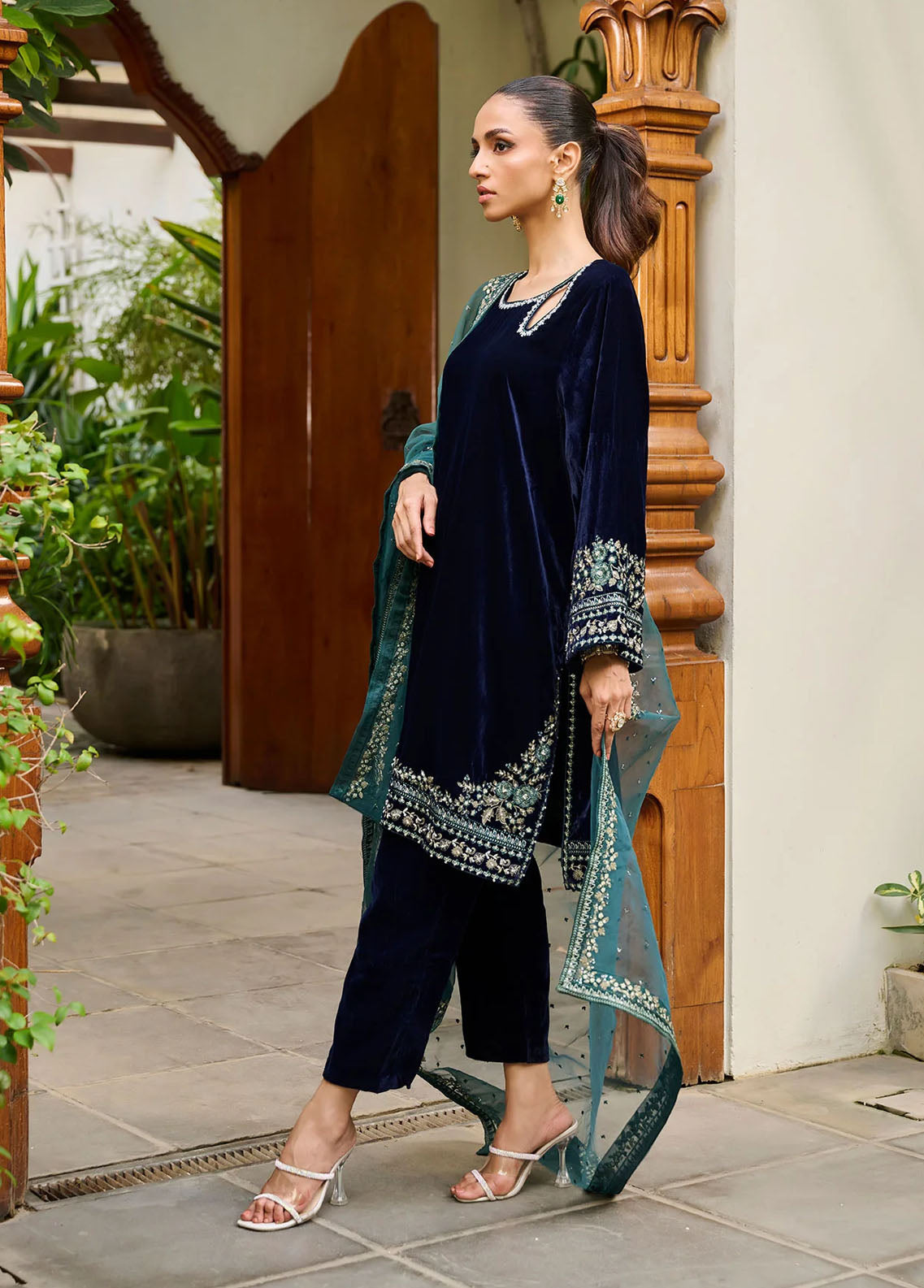 Dhanak Pret Embroidered Velvet 2 Piece Suit DA-2275 NAVY BLUE