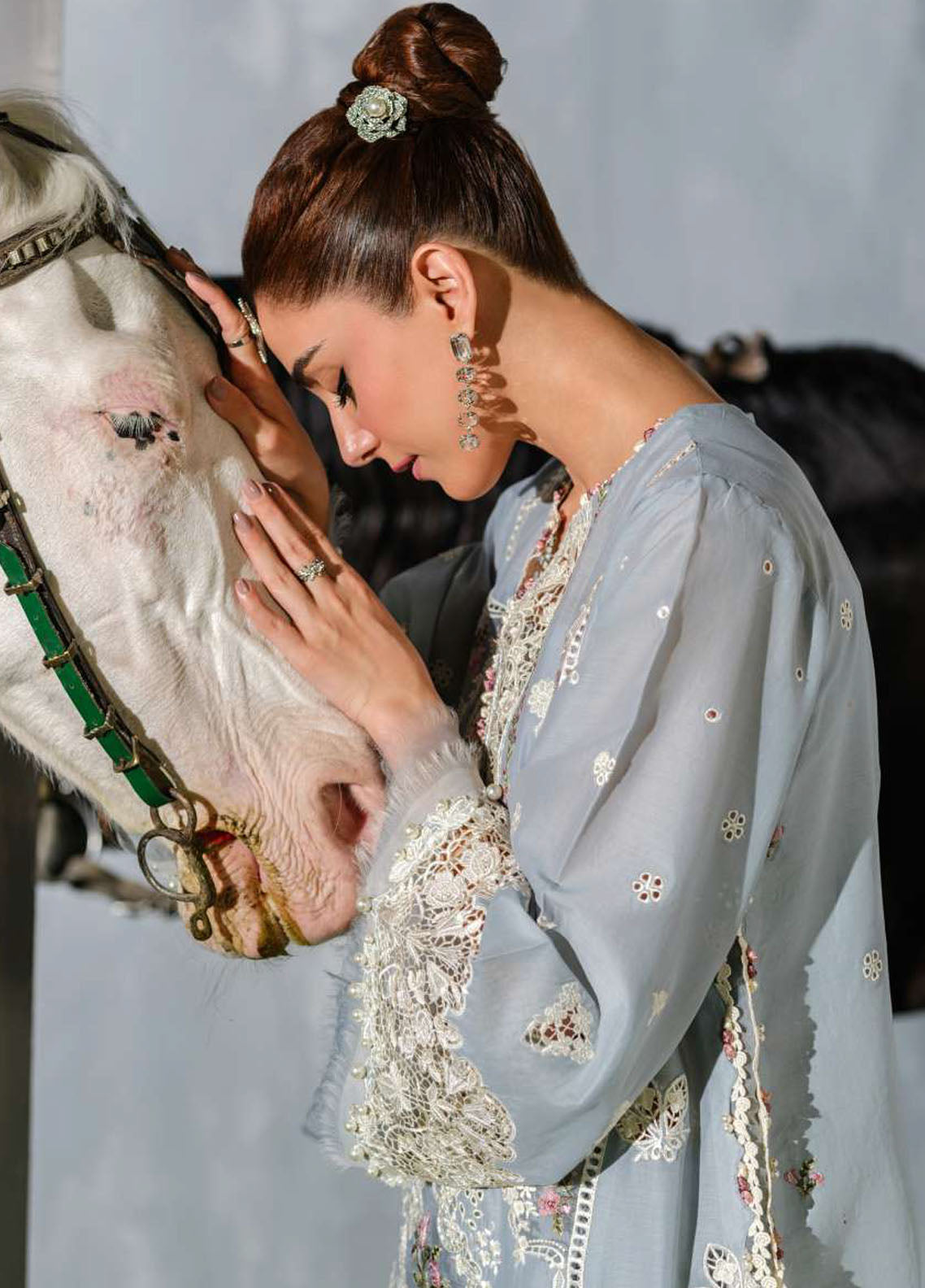 Elaf Embroidered Lawn Suits Unstitched 3 Piece EF25LV ELH-7B Issabel