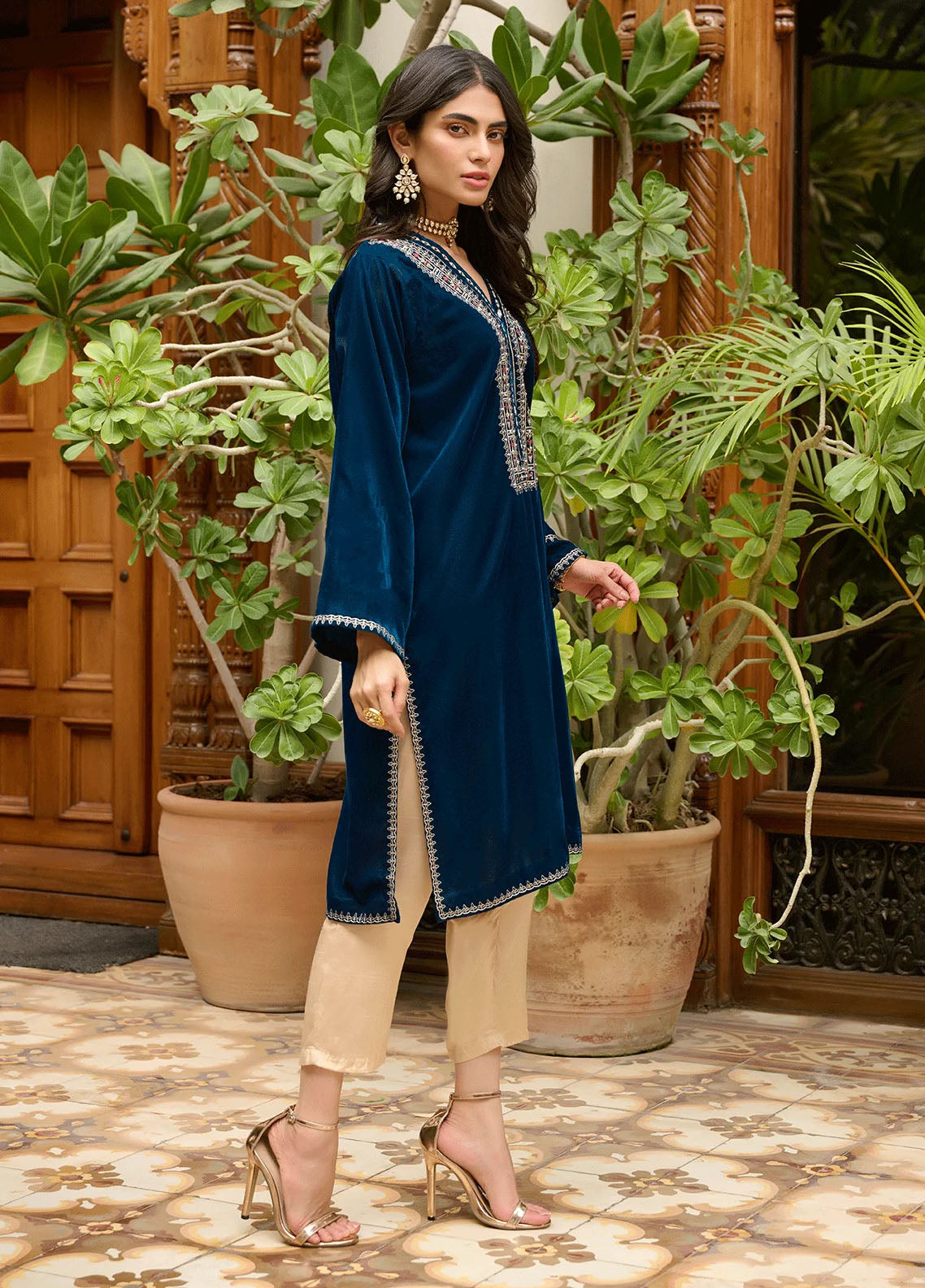 Dhanak Pret Embroidered Velvet Kurti DA-1871 TURQUOISE BLUE