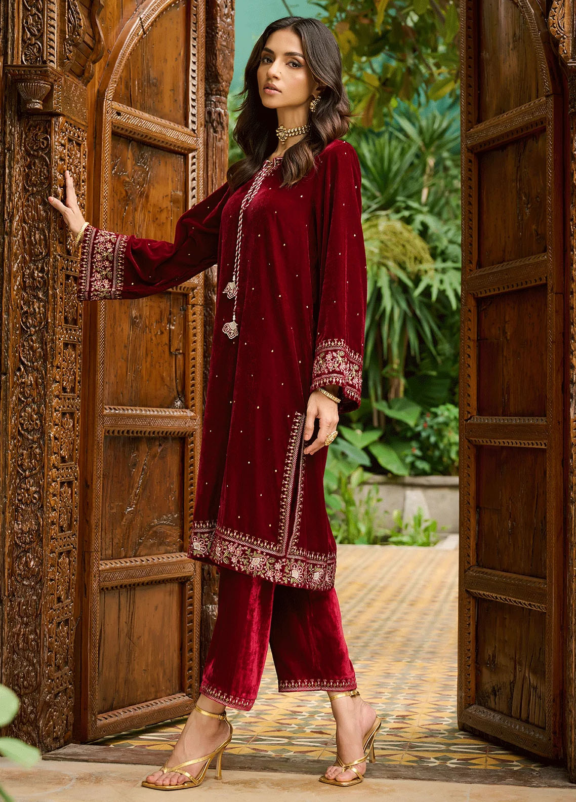 Dhanak Pret Embroidered Velvet 2 Piece Suit DA-2229 MAROON