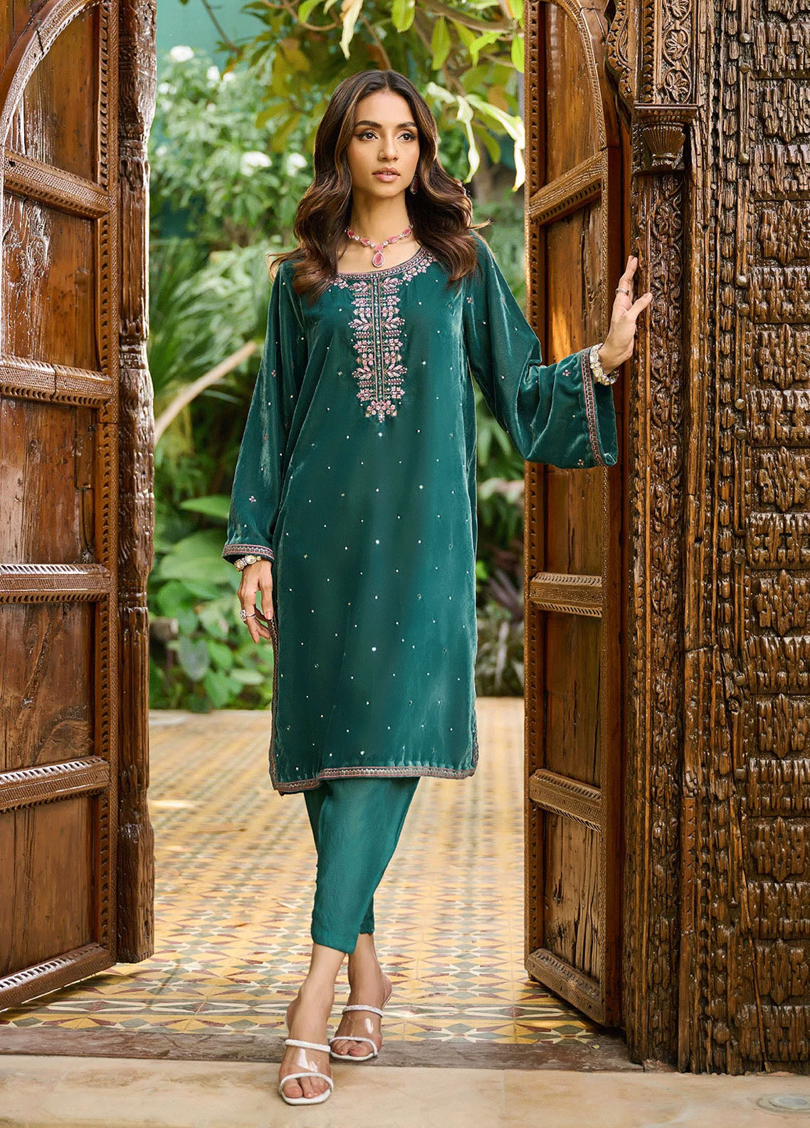 Dhanak Pret Embroidered Velvet 2 Piece Suit DA-2277 GREEN