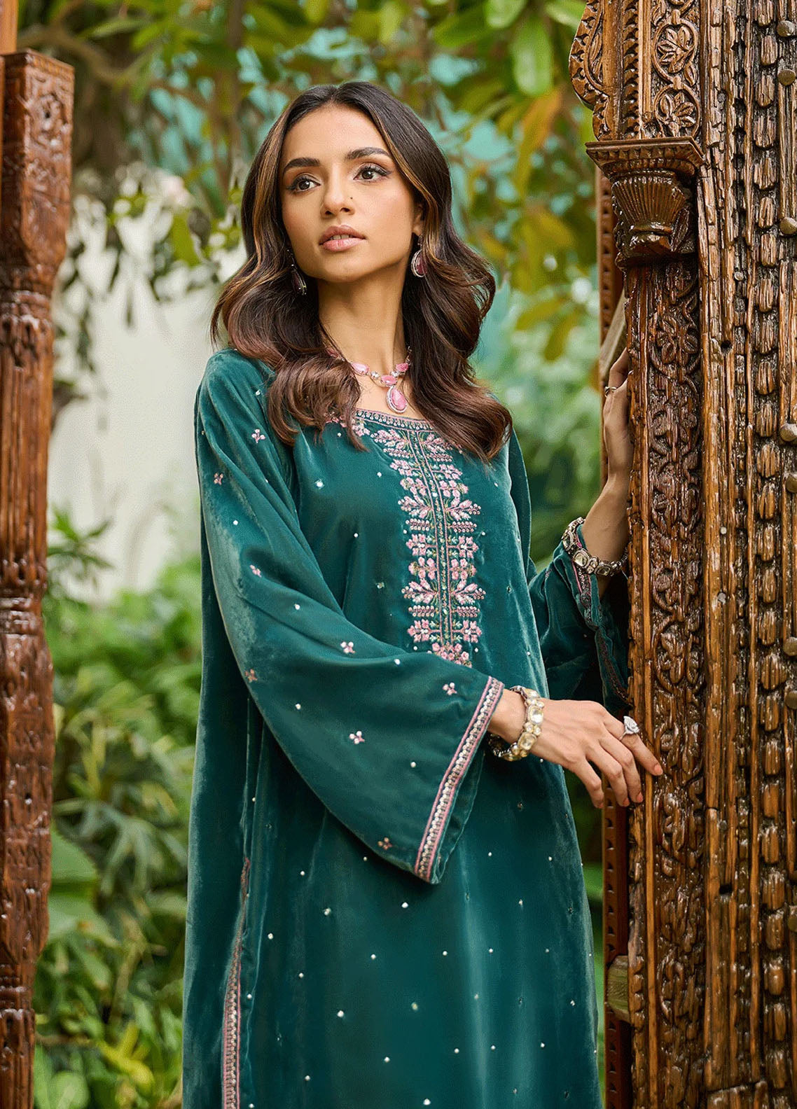 Dhanak Pret Embroidered Velvet 2 Piece Suit DA-2277 GREEN