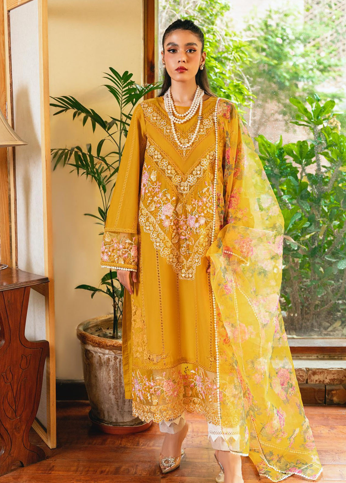 Saira Rizwan Pret Embroidered Lawn 3 Piece Suit SR23E Belle