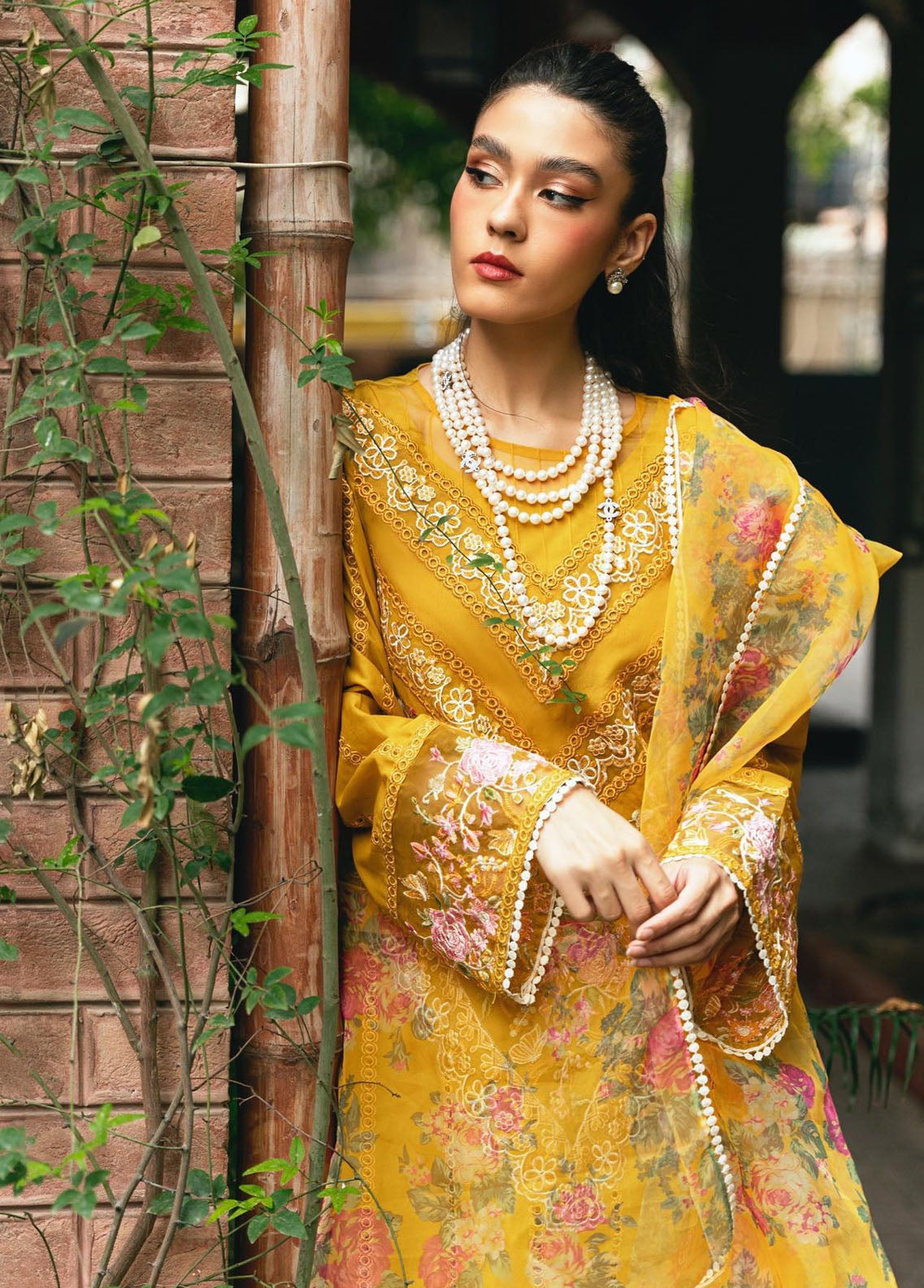 Saira Rizwan Pret Embroidered Lawn 3 Piece Suit SR23E Belle