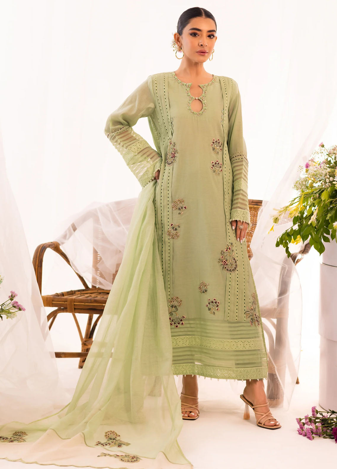 Hue Pret Pret Embroidered Lawn 3 Piece Suit HUE23F Lily