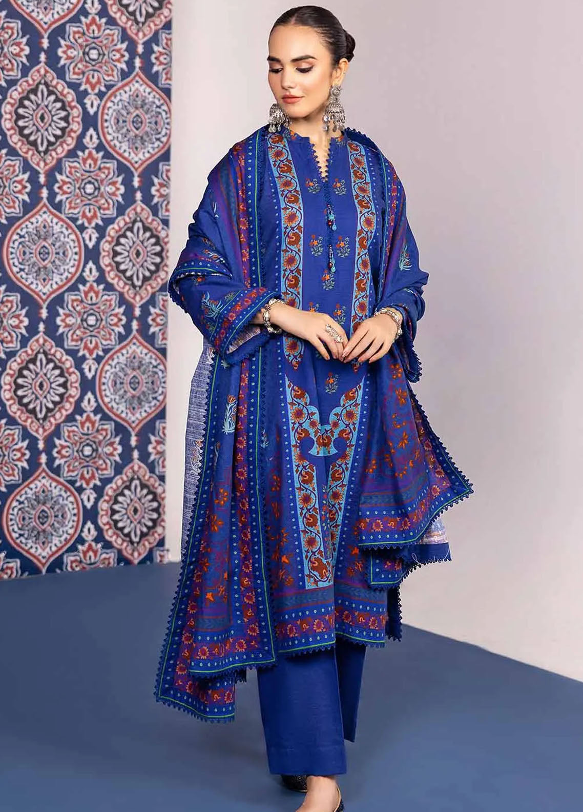 Gul Ahmed Winter Luxe Unstitched Collection 2023 Vol-01 K-32018