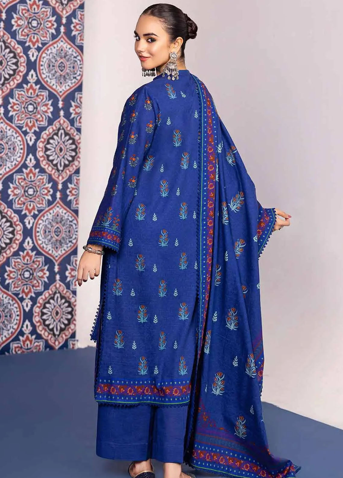 Gul Ahmed Winter Luxe Unstitched Collection 2023 Vol-01 K-32018