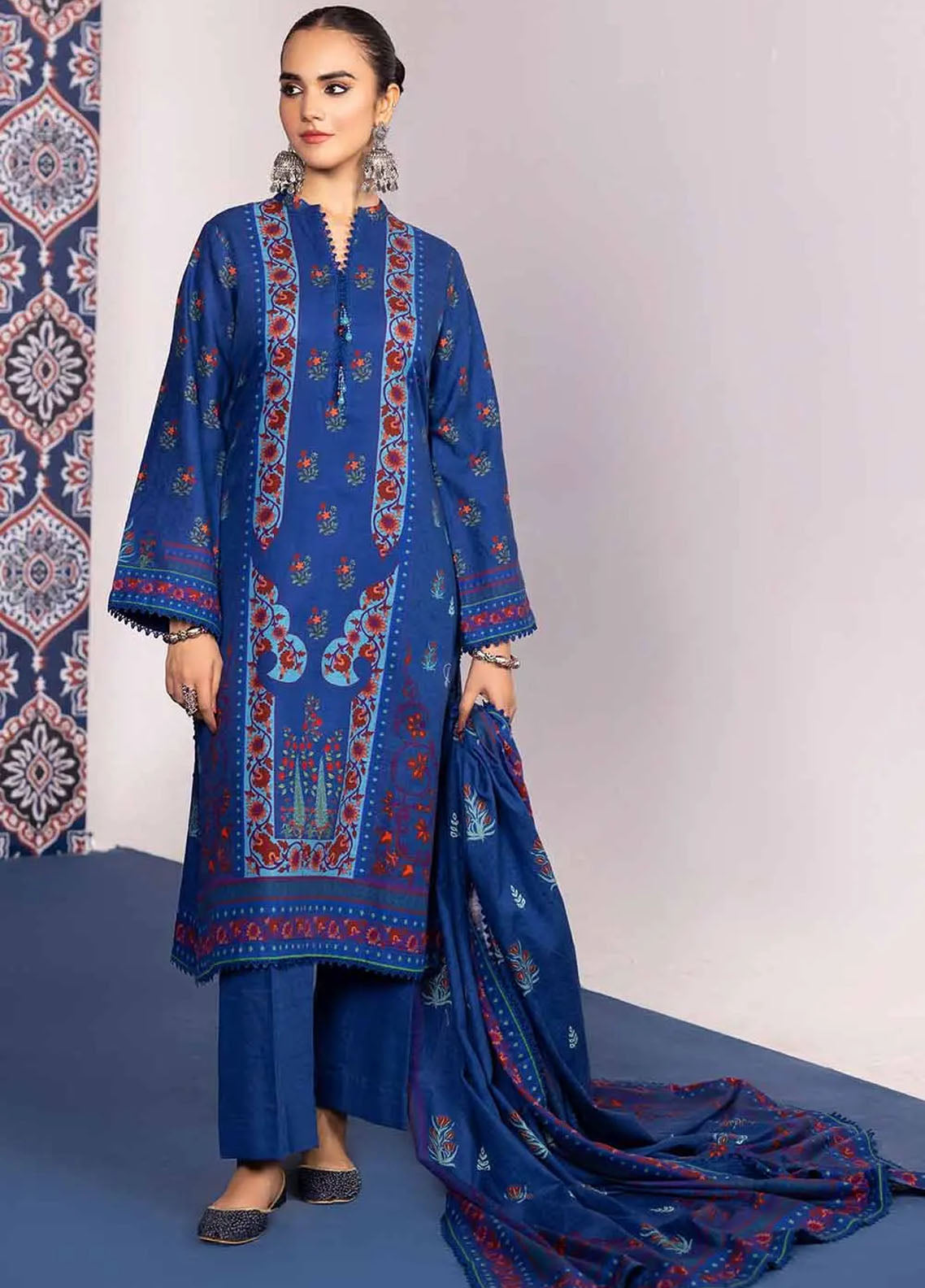 Gul Ahmed Winter Luxe Unstitched Collection 2023 Vol-01 K-32018