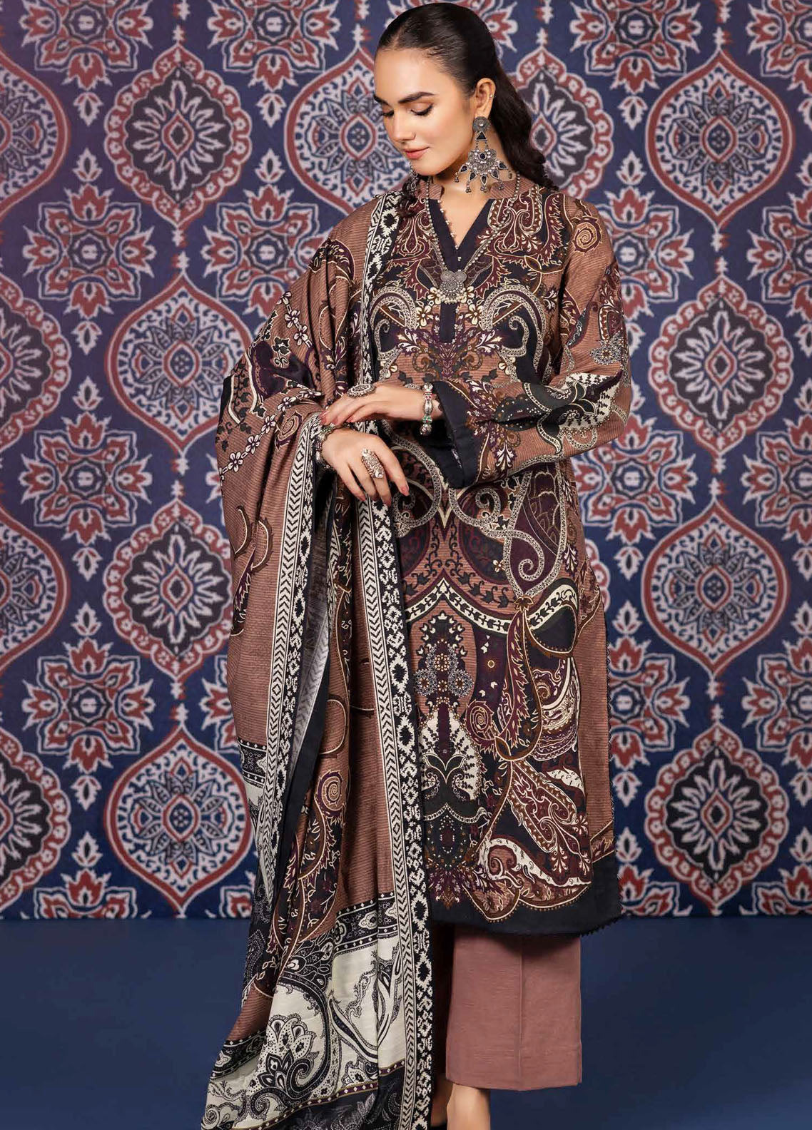 Gul Ahmed Winter Luxe Unstitched Collection 2023 Vol-01 K-32028