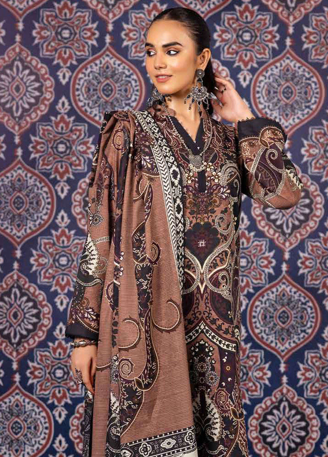 Gul Ahmed Winter Luxe Unstitched Collection 2023 Vol-01 K-32028