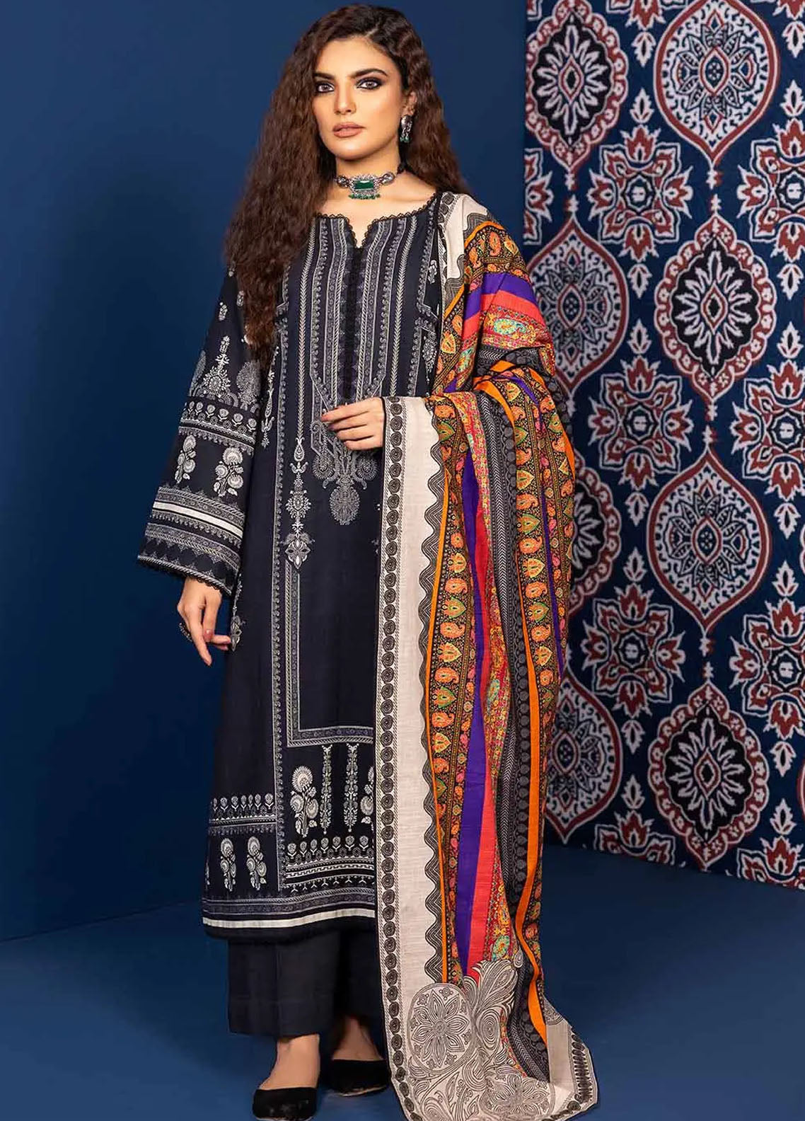 Gul Ahmed Winter Luxe Unstitched Collection 2023 Vol-01 K-32033