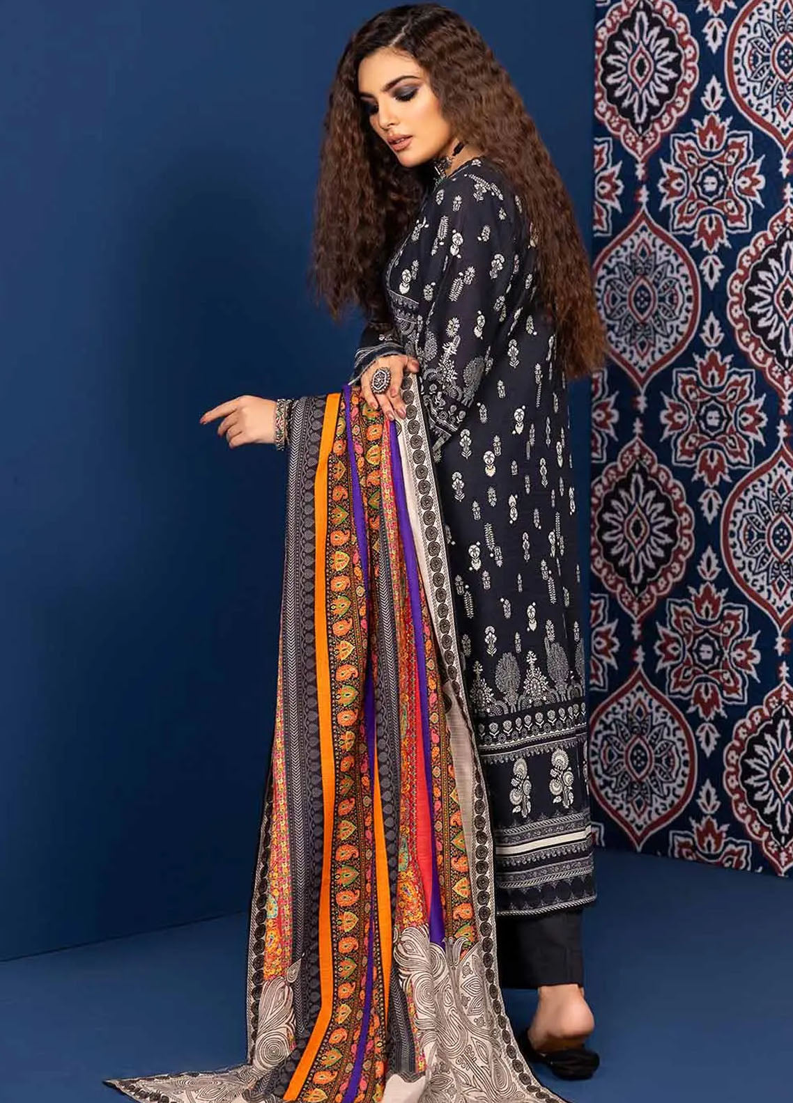 Gul Ahmed Winter Luxe Unstitched Collection 2023 Vol-01 K-32033